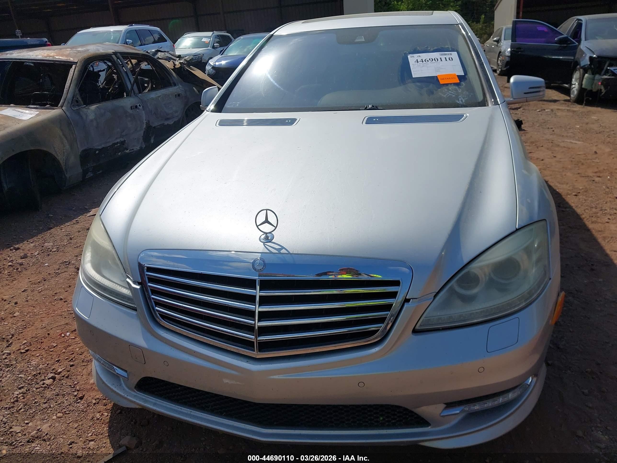 2011 Mercedes-benz S 550   Silver vin: WDDNG7BB6BA410653