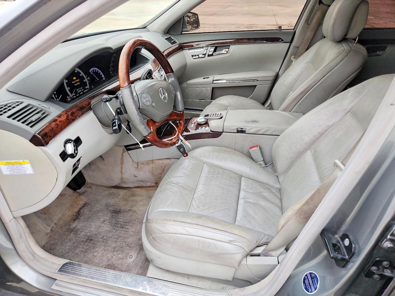 2011 Mercedes-benz S 550 Silver vin: WDDNG7BB6BA416131