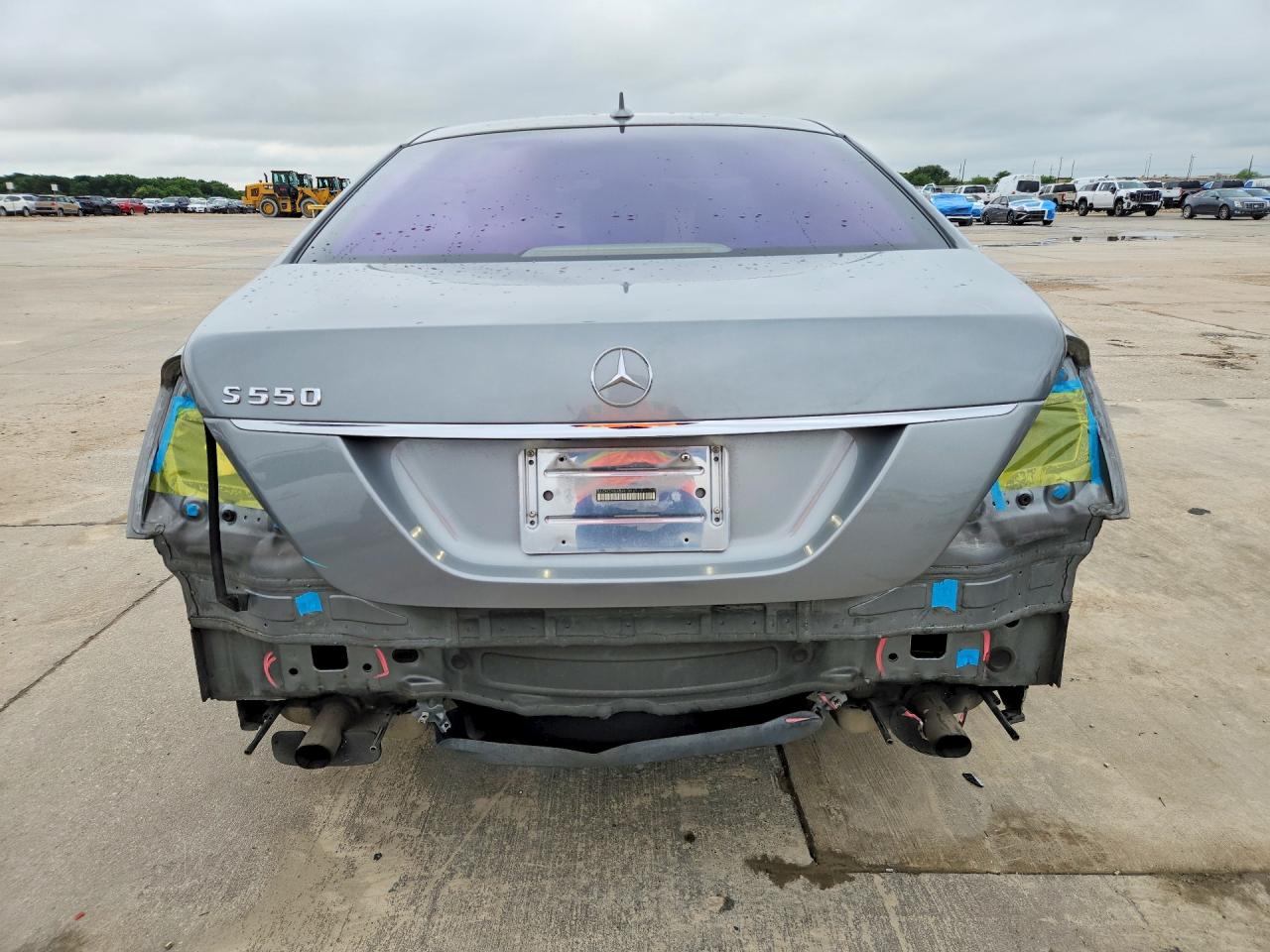 2011 Mercedes-benz S 550 Silver vin: WDDNG7BB6BA416131