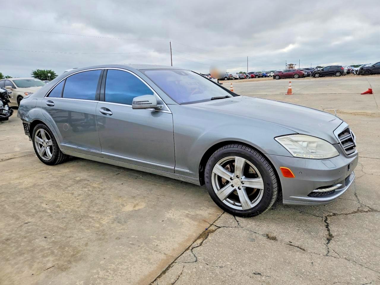 2011 Mercedes-benz S 550 Silver vin: WDDNG7BB6BA416131