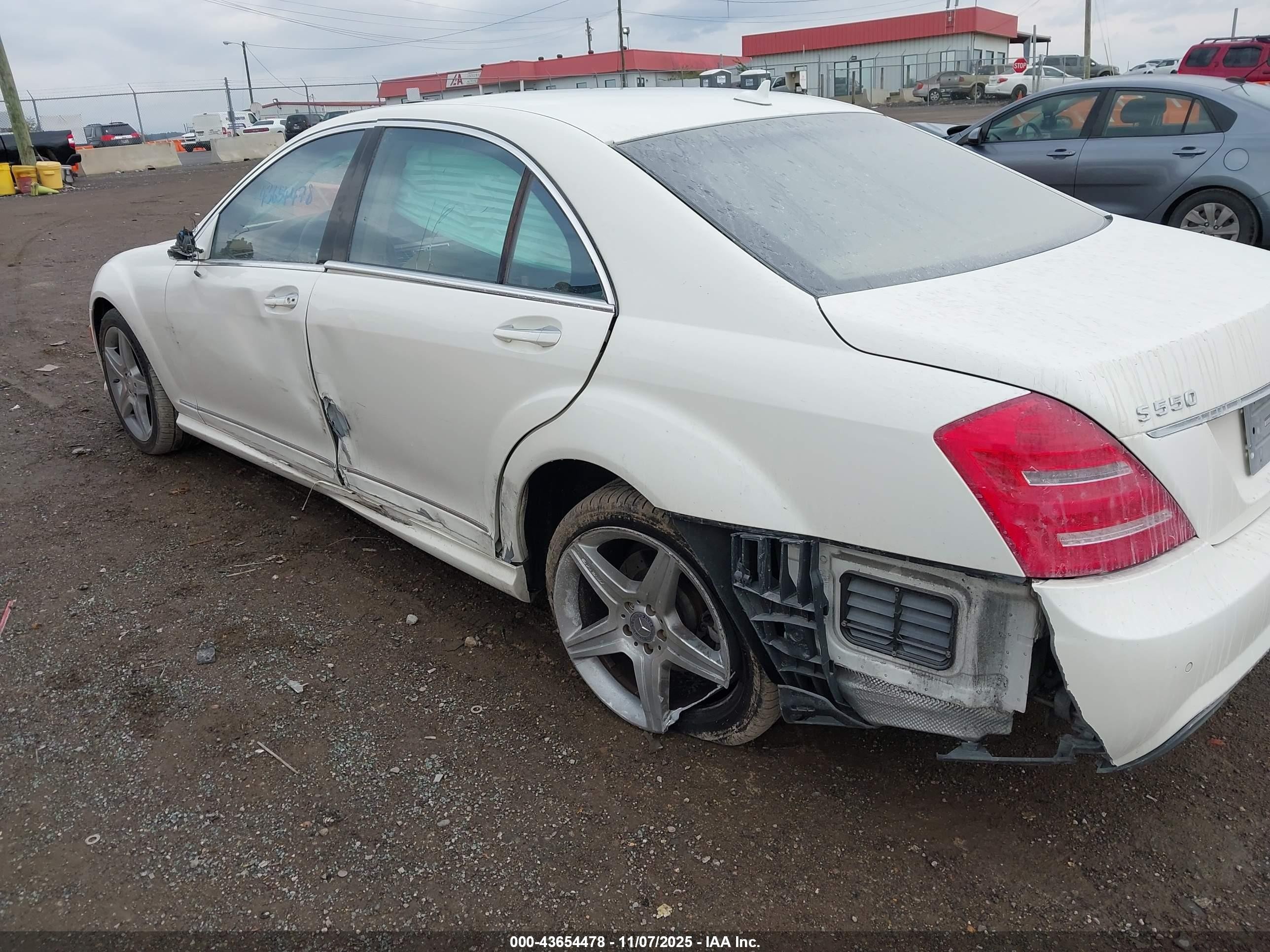 2010 Mercedes-benz S 550   White vin: WDDNG7BB7AA296208