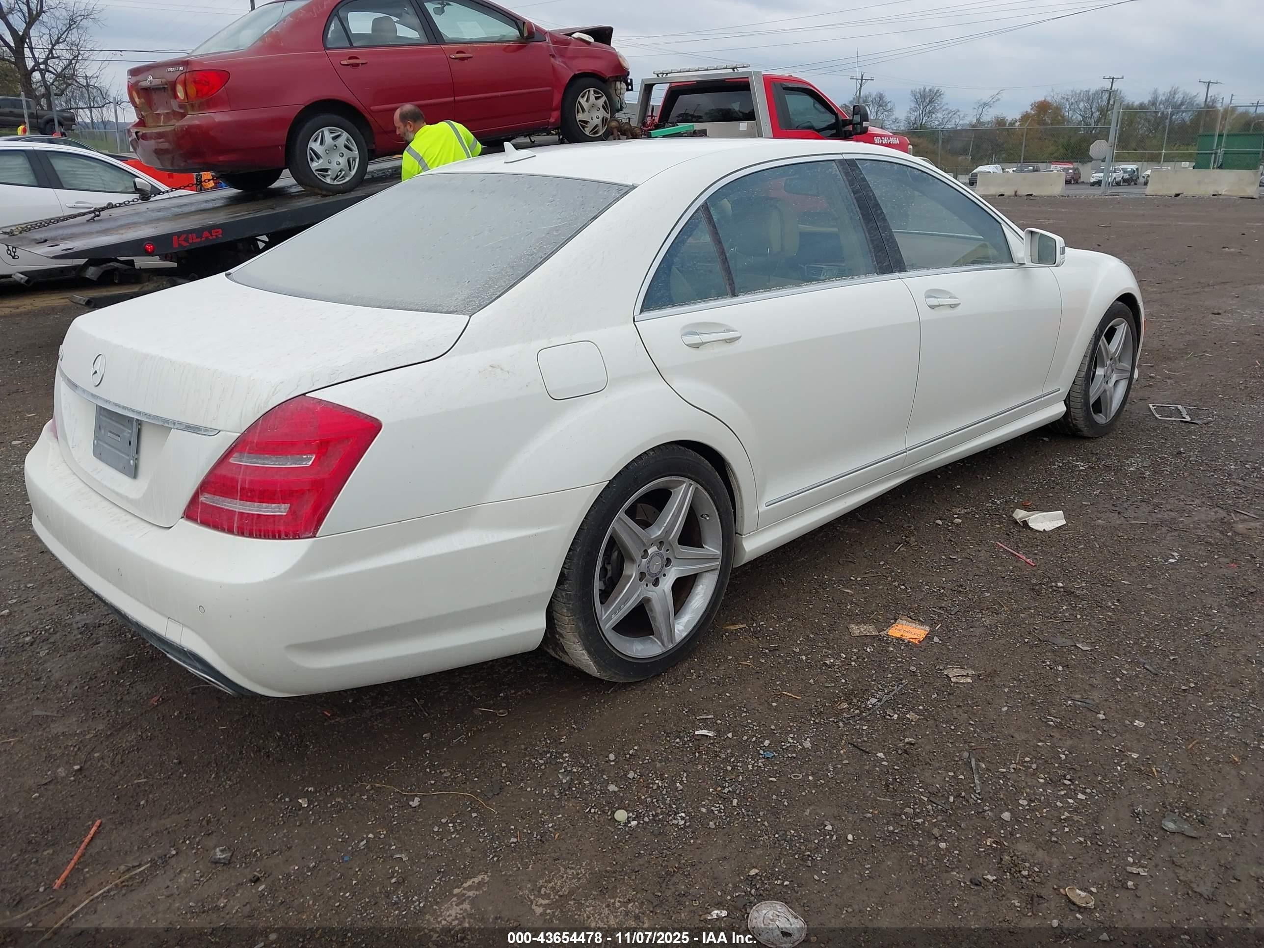 2010 Mercedes-benz S 550   White vin: WDDNG7BB7AA296208