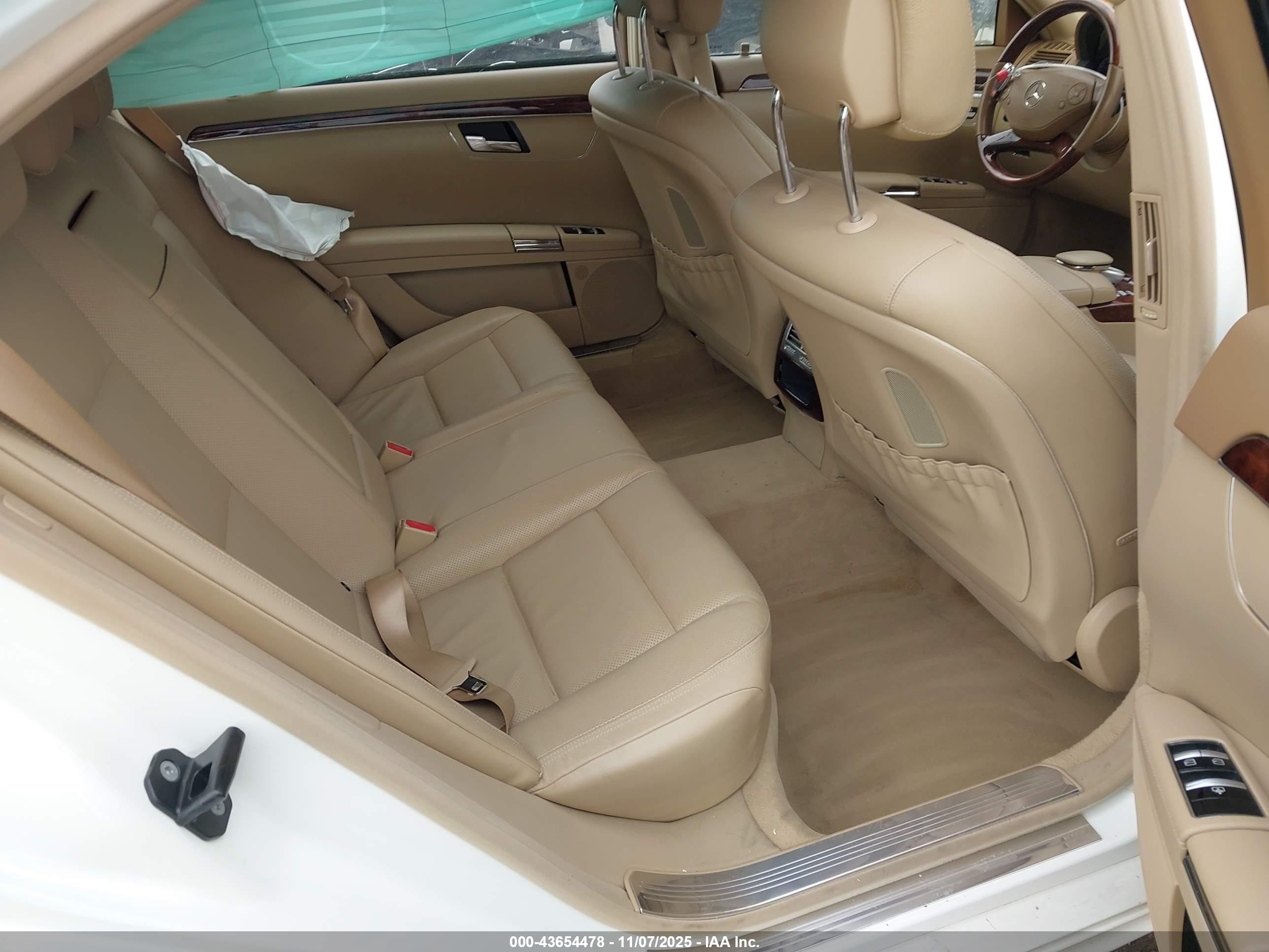 2010 Mercedes-benz S 550   White vin: WDDNG7BB7AA296208