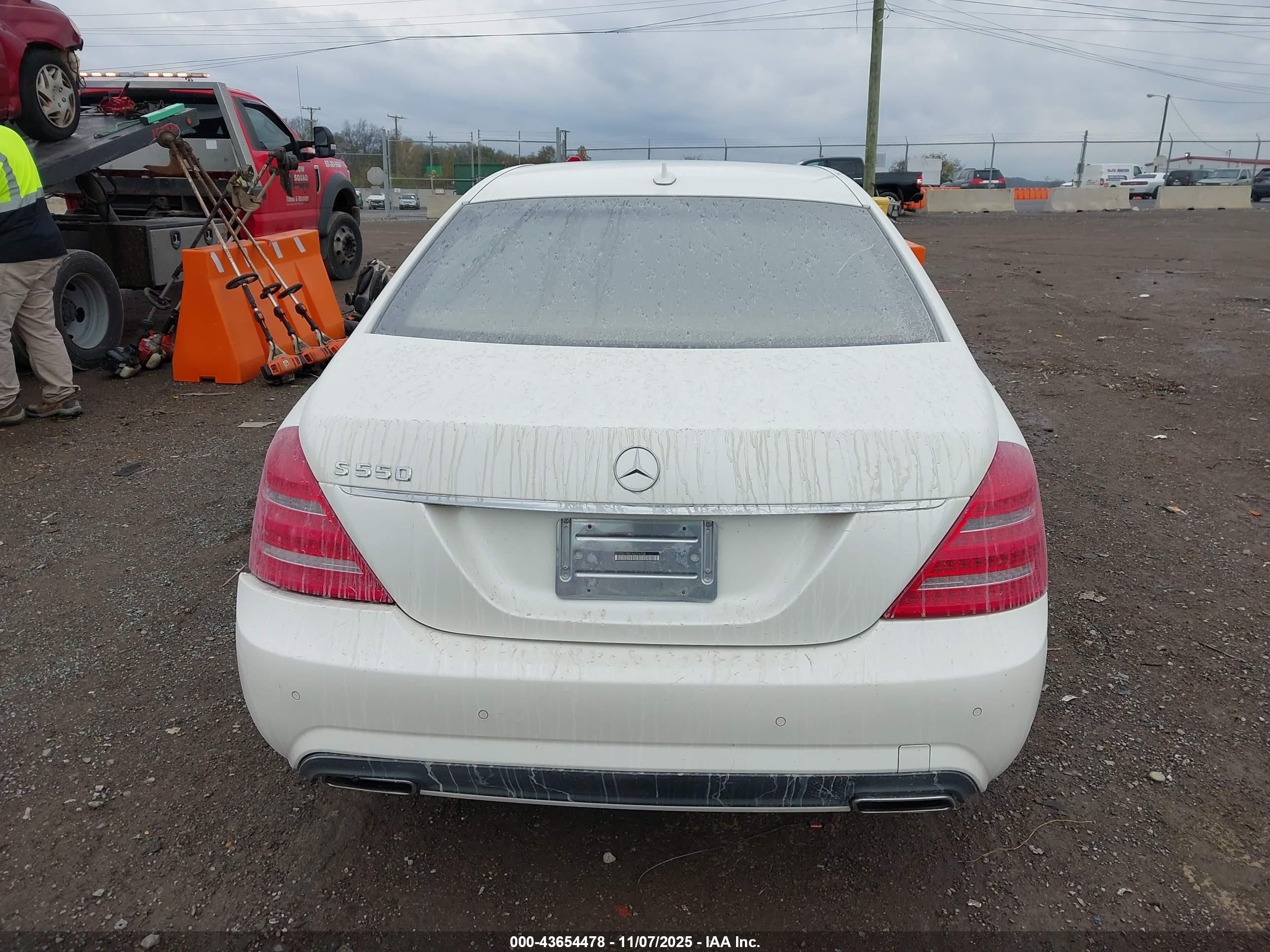 2010 Mercedes-benz S 550   White vin: WDDNG7BB7AA296208