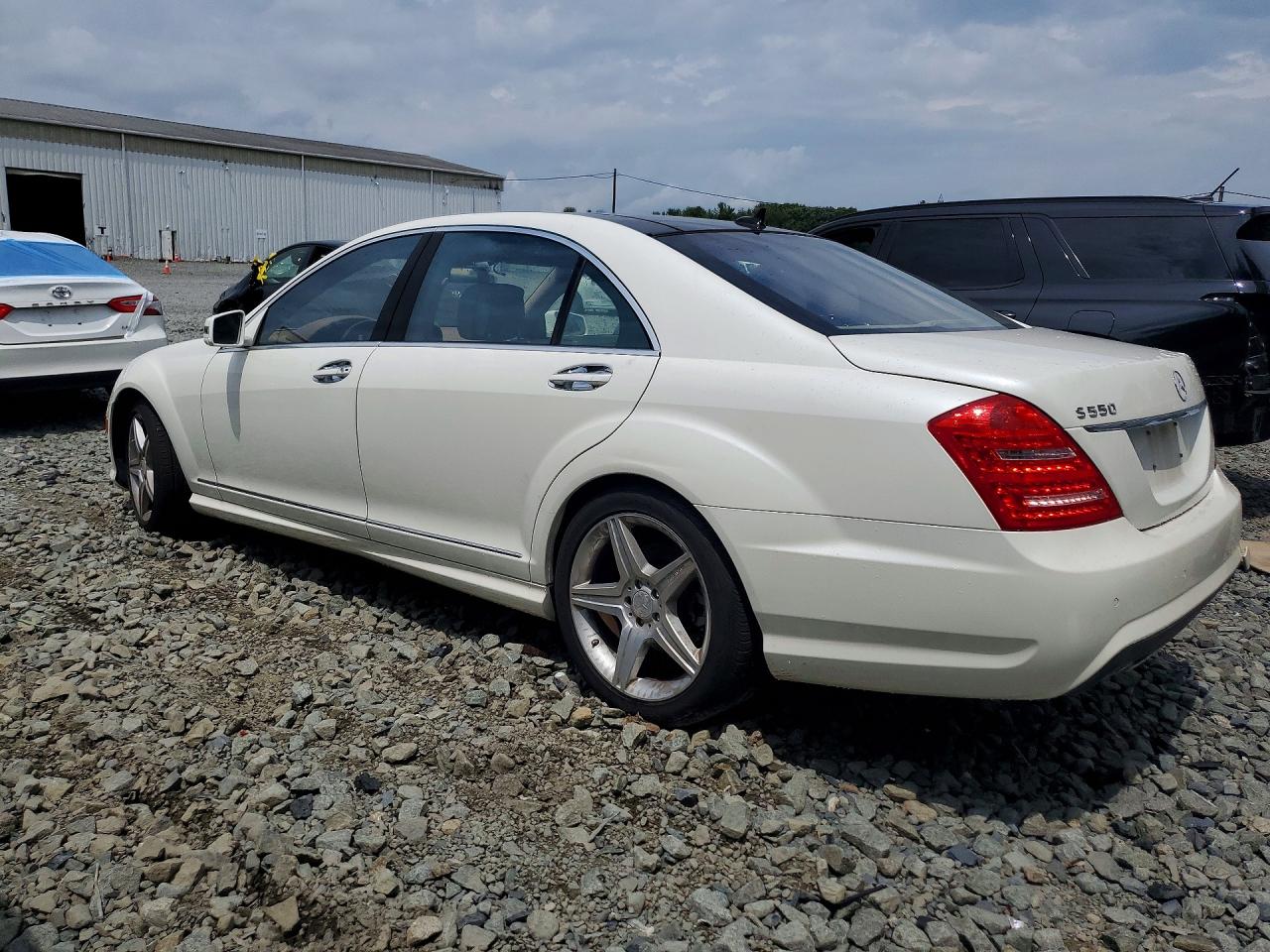 2010 Mercedes-benz S 550 White vin: WDDNG7BB7AA356813