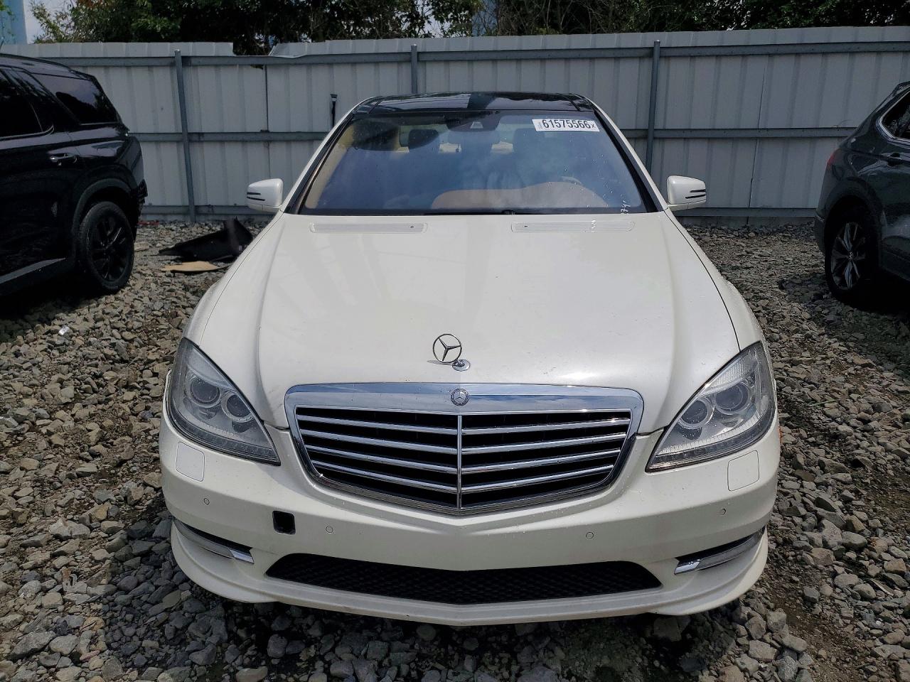 2010 Mercedes-benz S 550 White vin: WDDNG7BB7AA356813
