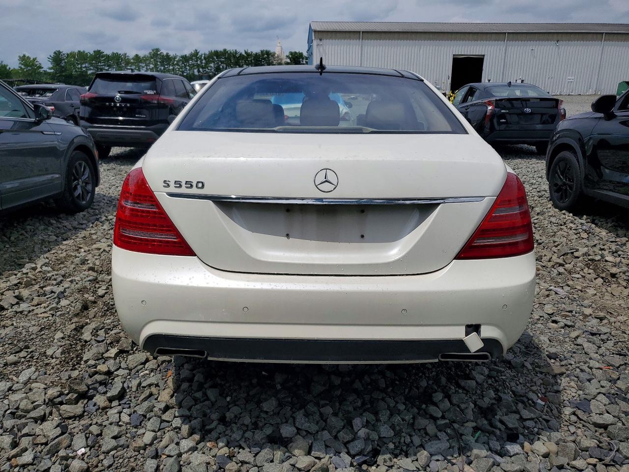 2010 Mercedes-benz S 550 White vin: WDDNG7BB7AA356813