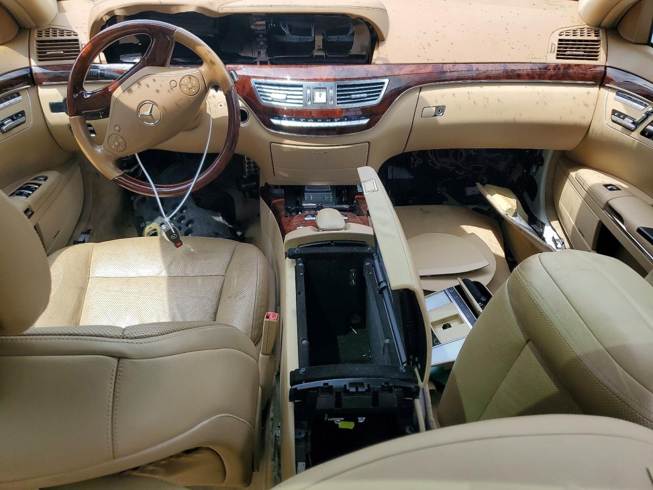 2010 Mercedes-benz S 550 White vin: WDDNG7BB7AA356813