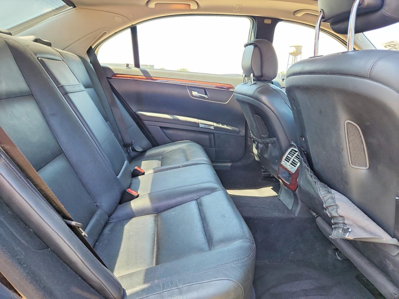 2010 Mercedes-benz S 550 Black vin: WDDNG7BB7AA356987