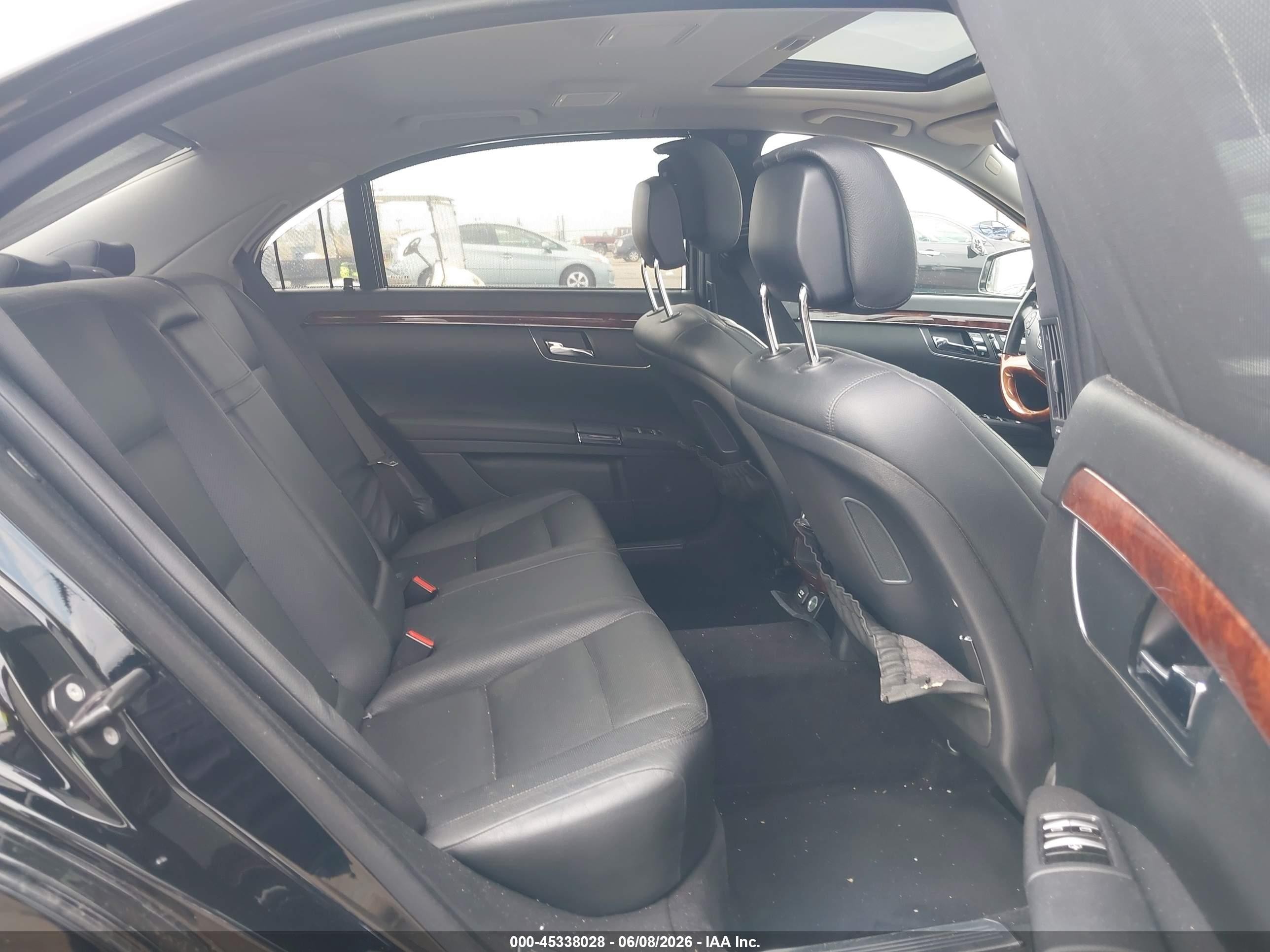 2010 Mercedes-benz S 550   Black vin: WDDNG7BB8AA297318