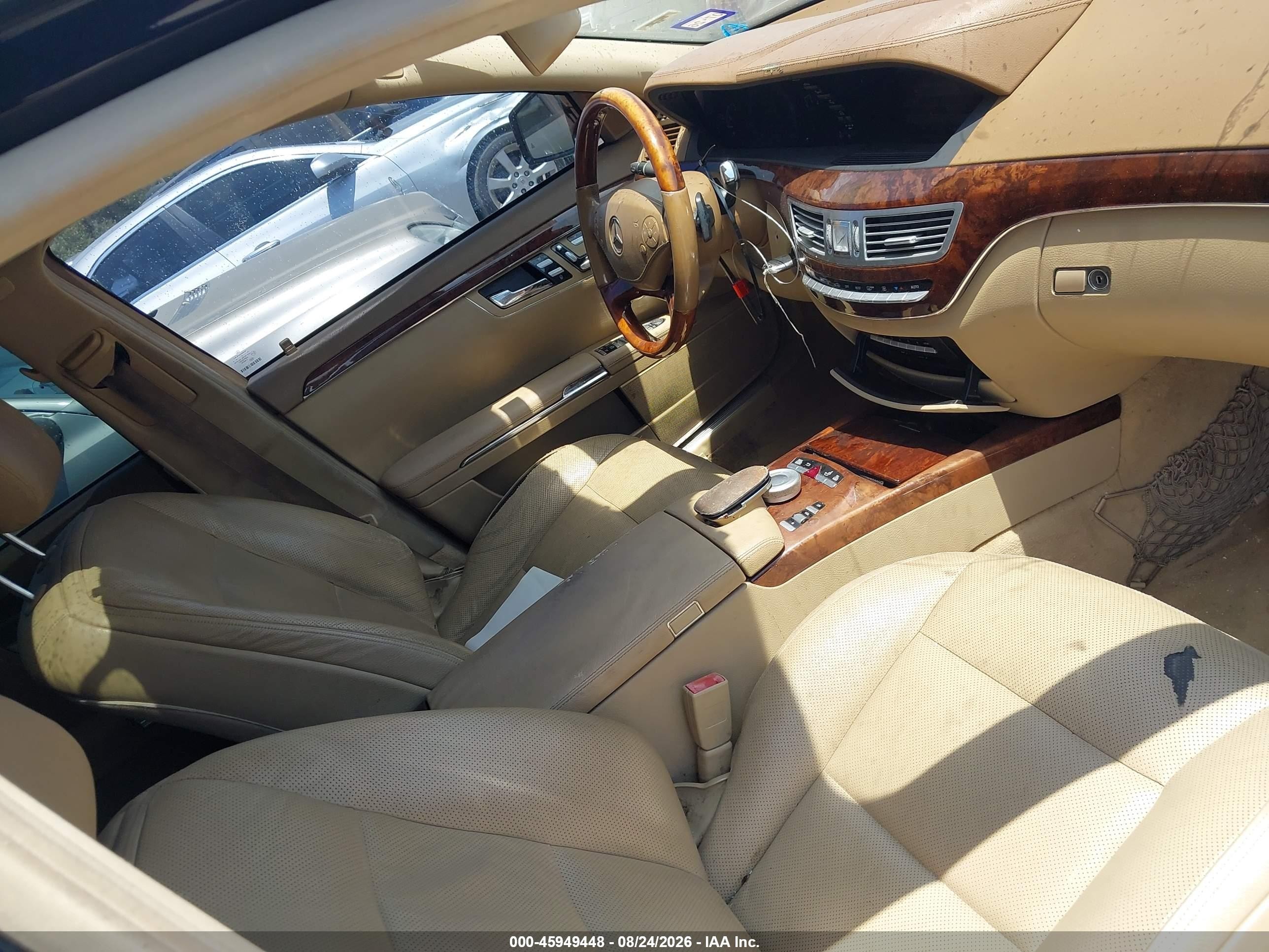 2010 Mercedes-benz S 550   Black vin: WDDNG7BB8AA304803