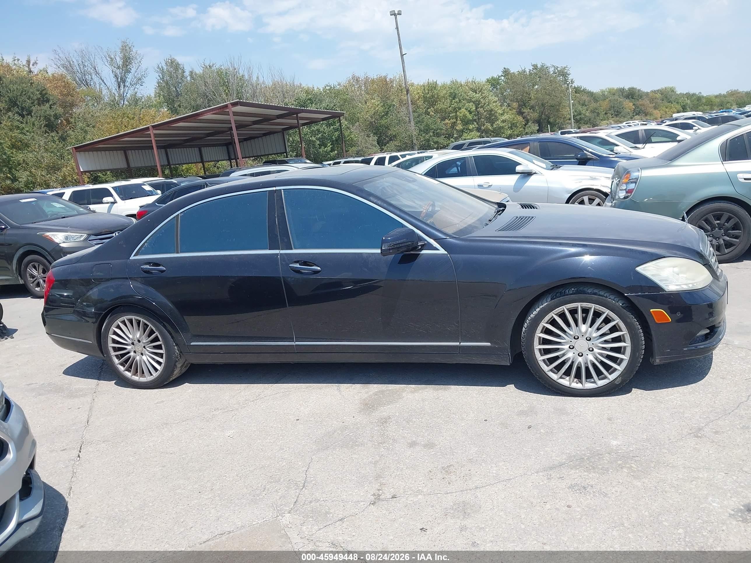 2010 Mercedes-benz S 550   Black vin: WDDNG7BB8AA304803