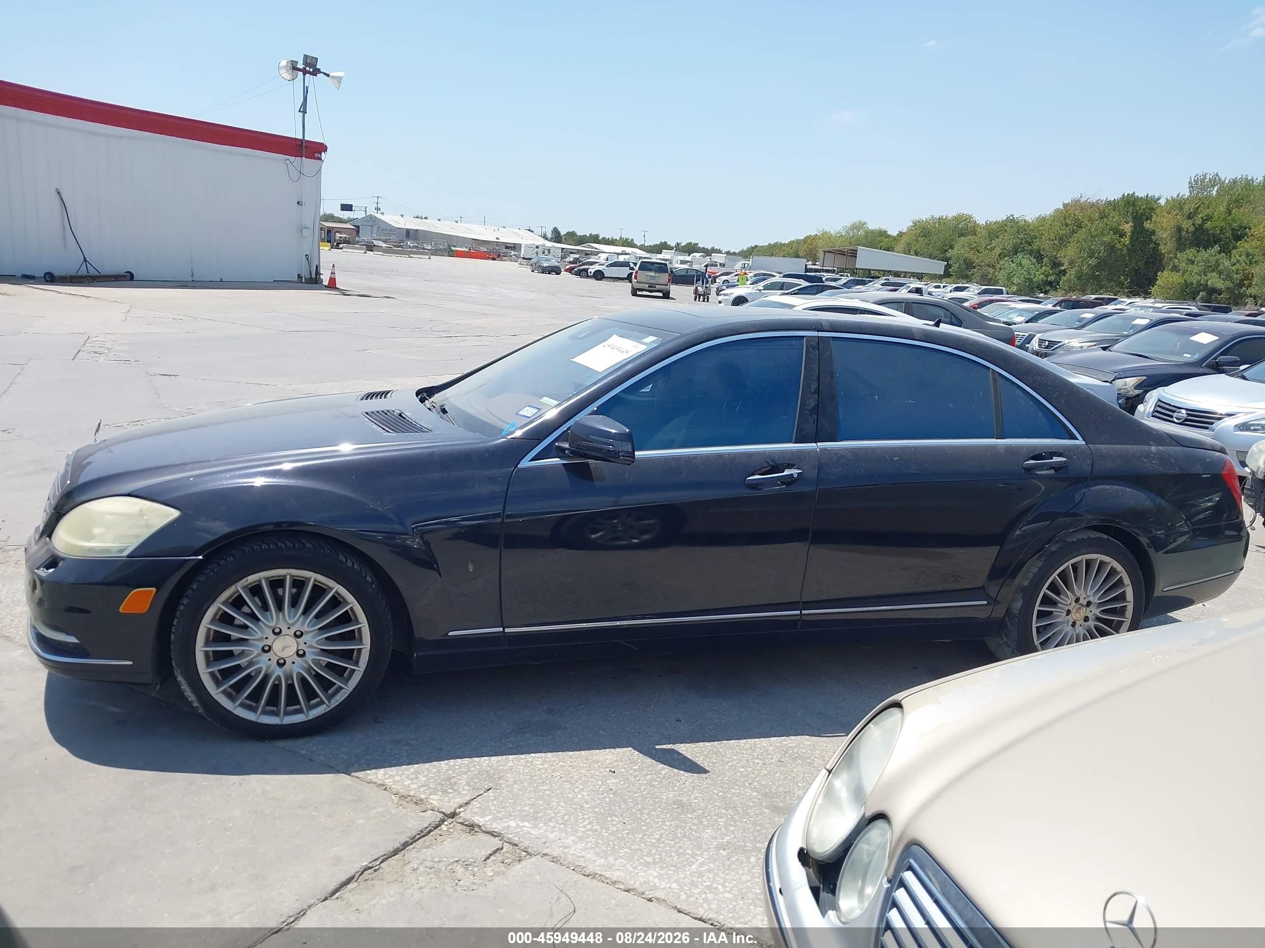 2010 Mercedes-benz S 550   Black vin: WDDNG7BB8AA304803