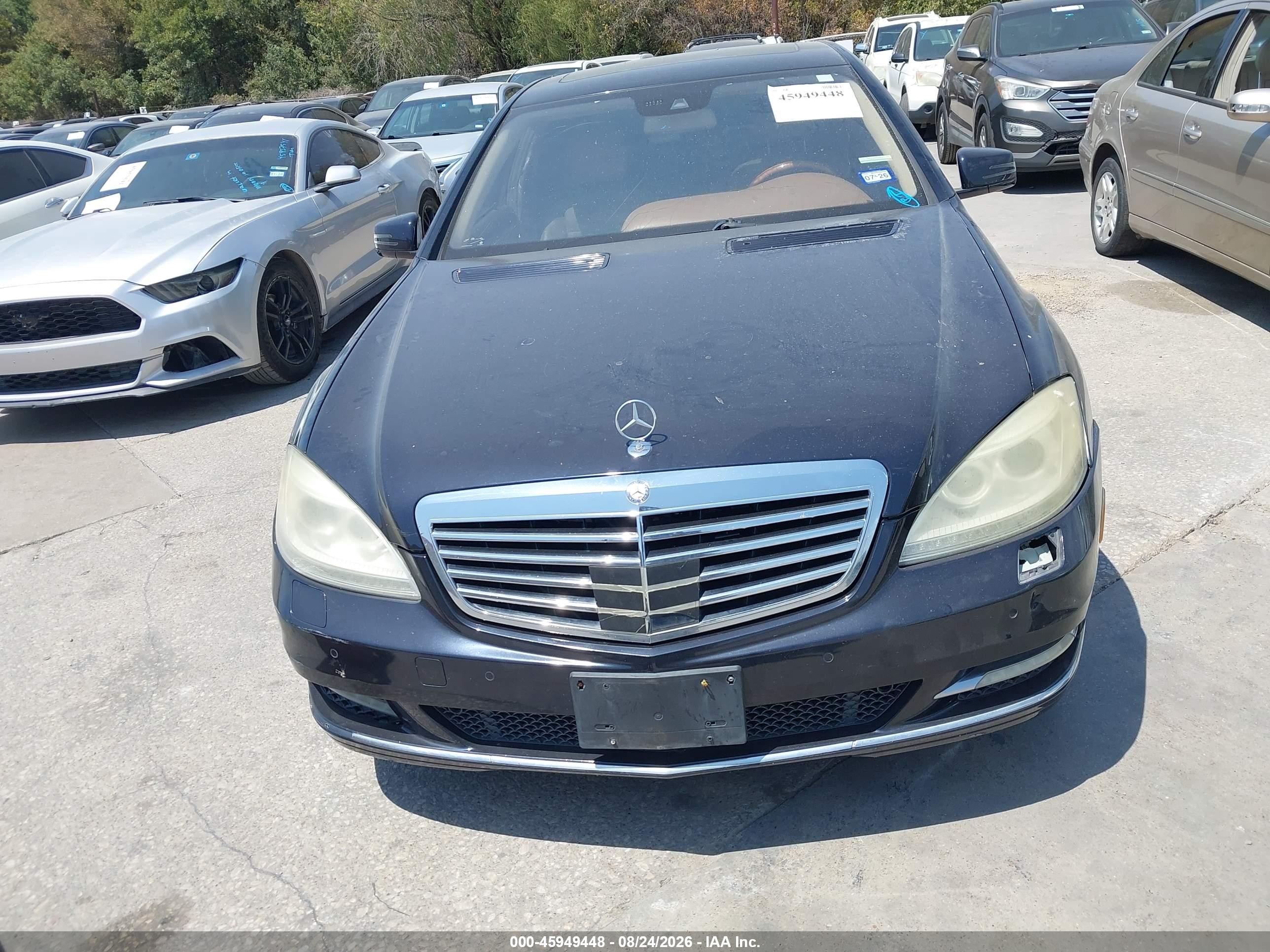 2010 Mercedes-benz S 550   Black vin: WDDNG7BB8AA304803