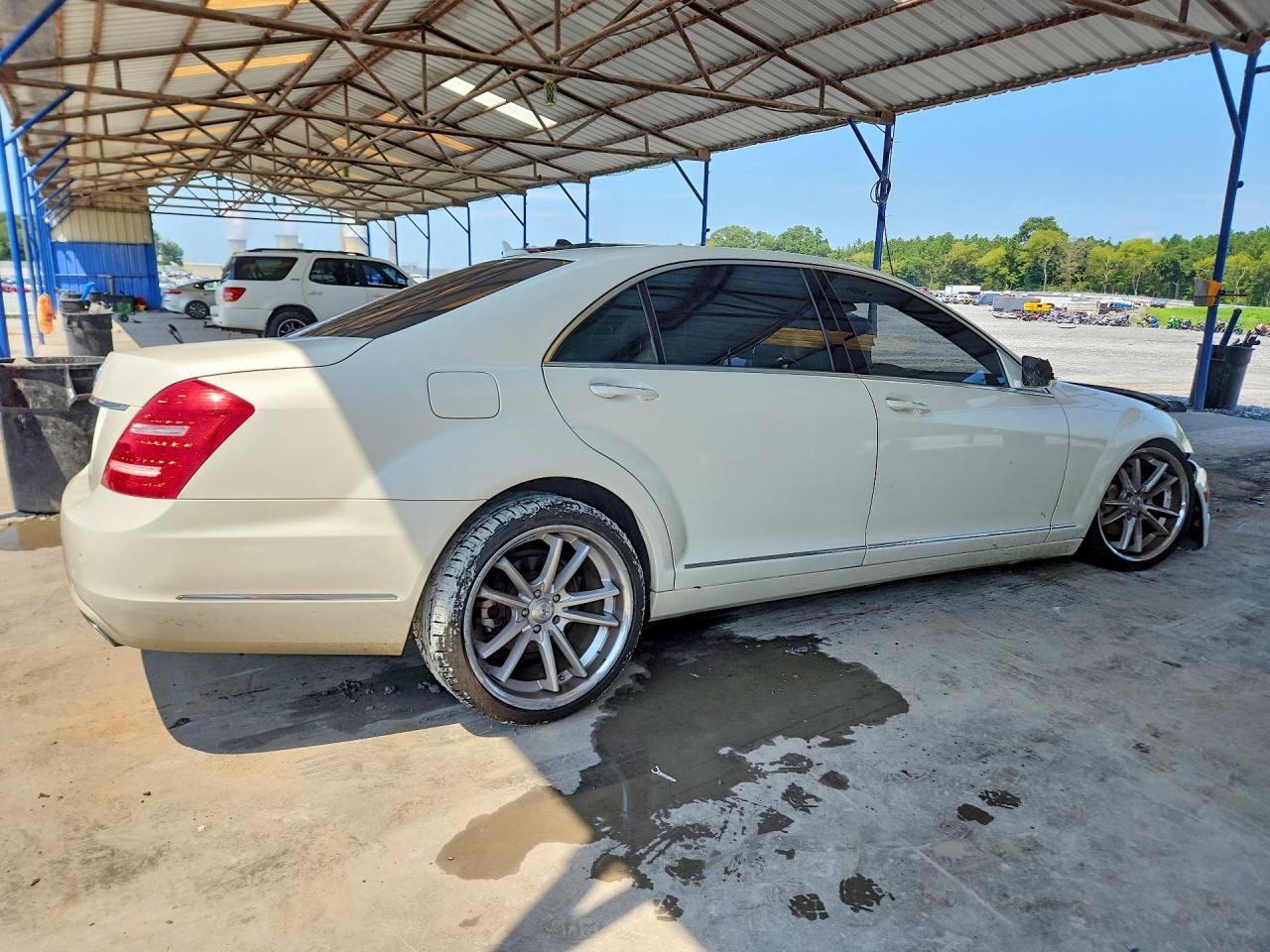 2010 Mercedes-benz S 550 White vin: WDDNG7BB8AA340684