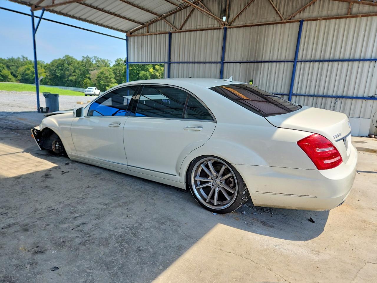 2010 Mercedes-benz S 550 White vin: WDDNG7BB8AA340684