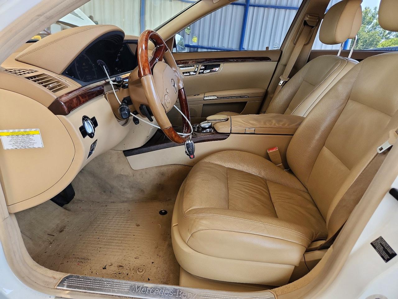 2010 Mercedes-benz S 550 White vin: WDDNG7BB8AA340684