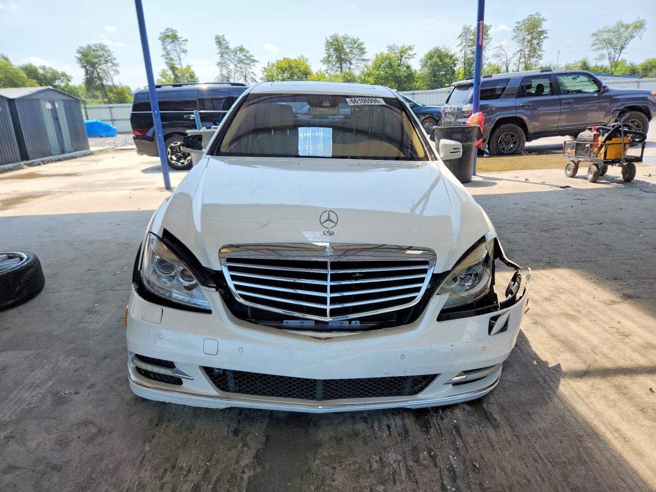 2010 Mercedes-benz S 550 White vin: WDDNG7BB8AA340684