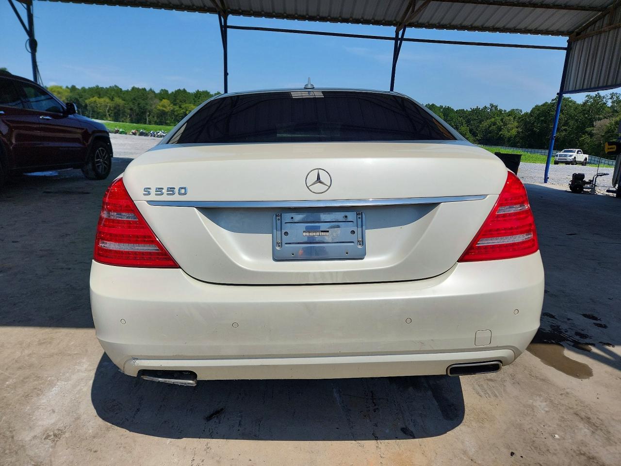2010 Mercedes-benz S 550 White vin: WDDNG7BB8AA340684