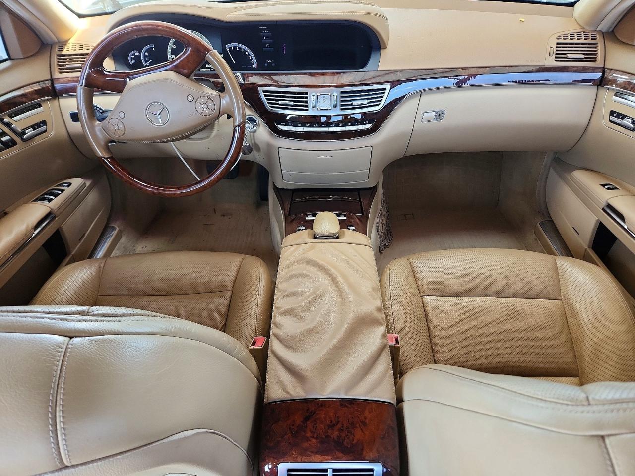 2010 Mercedes-benz S 550 White vin: WDDNG7BB8AA340684