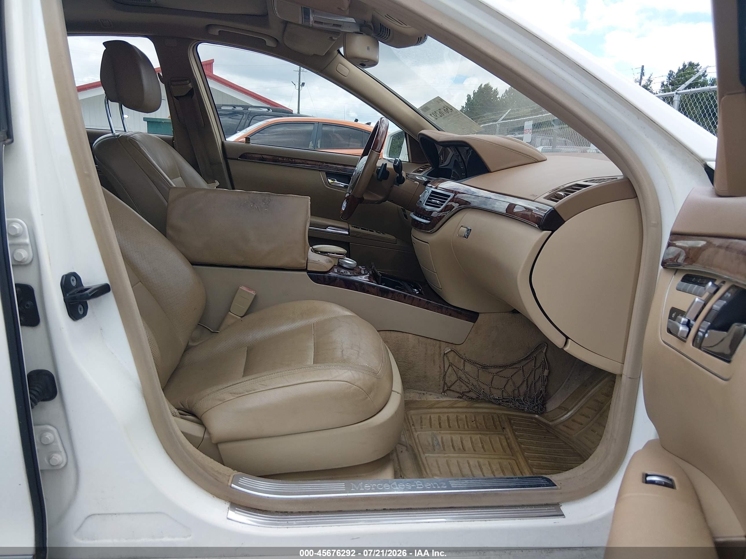 2011 Mercedes-benz S 550   White vin: WDDNG7BB8BA376439