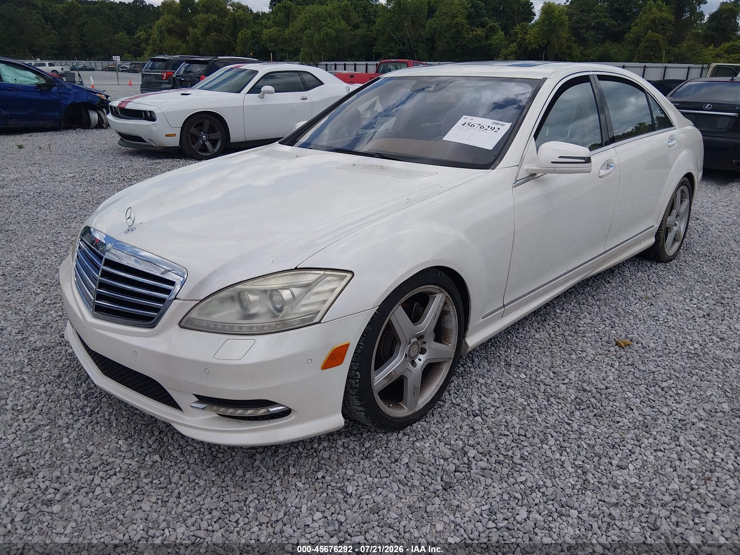 2011 Mercedes-benz S 550   White vin: WDDNG7BB8BA376439