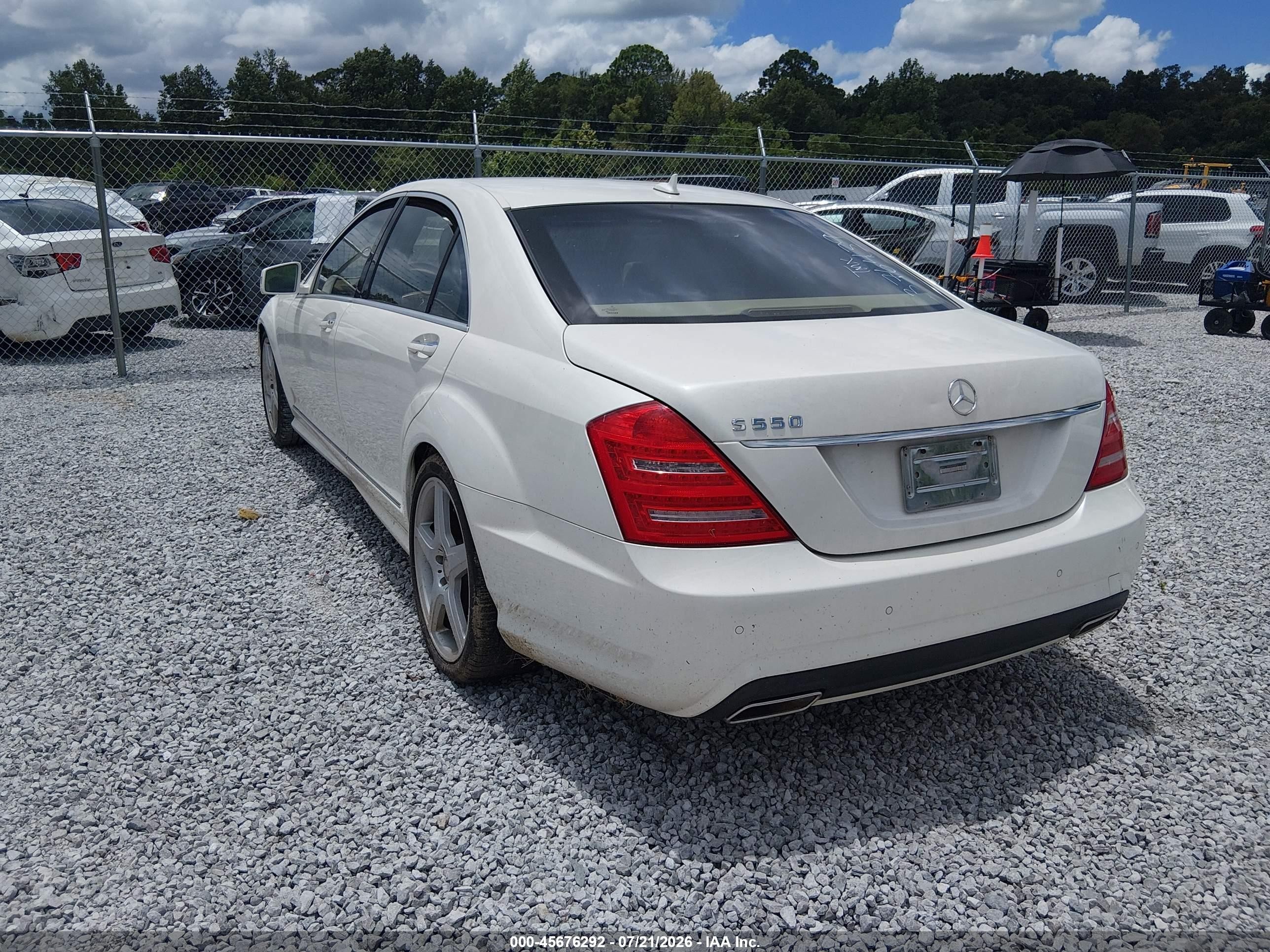 2011 Mercedes-benz S 550   White vin: WDDNG7BB8BA376439