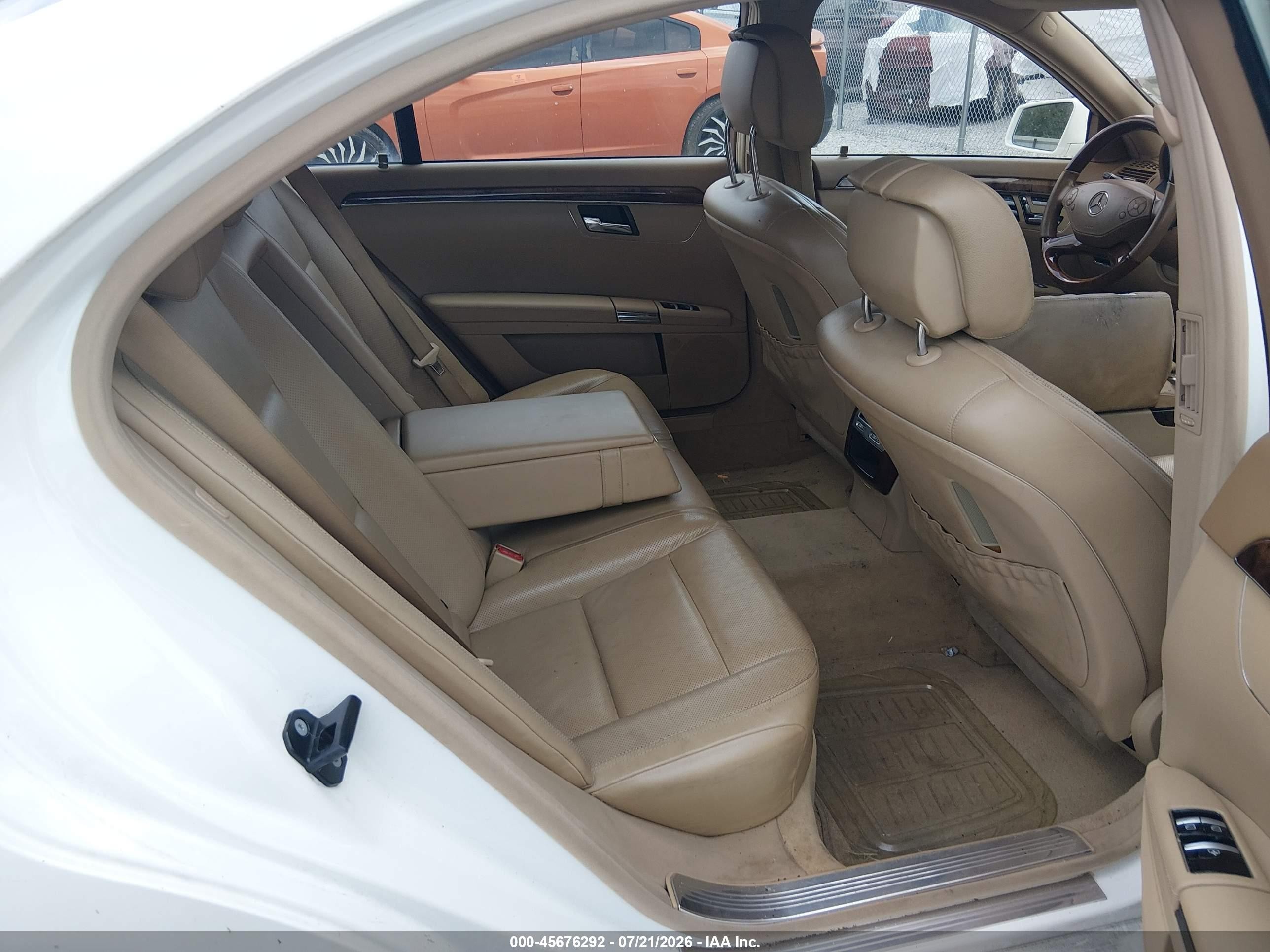2011 Mercedes-benz S 550   White vin: WDDNG7BB8BA376439
