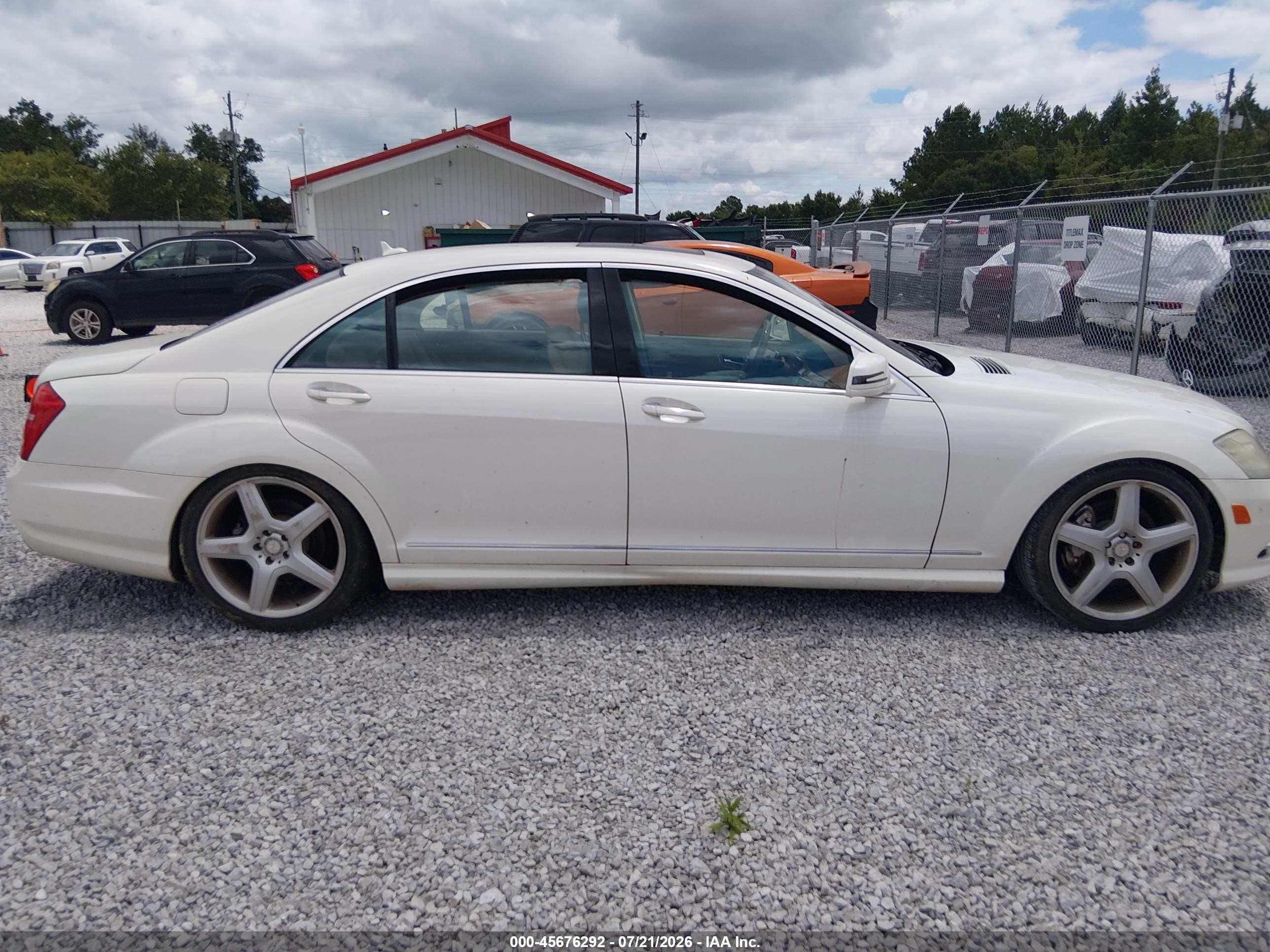 2011 Mercedes-benz S 550   White vin: WDDNG7BB8BA376439