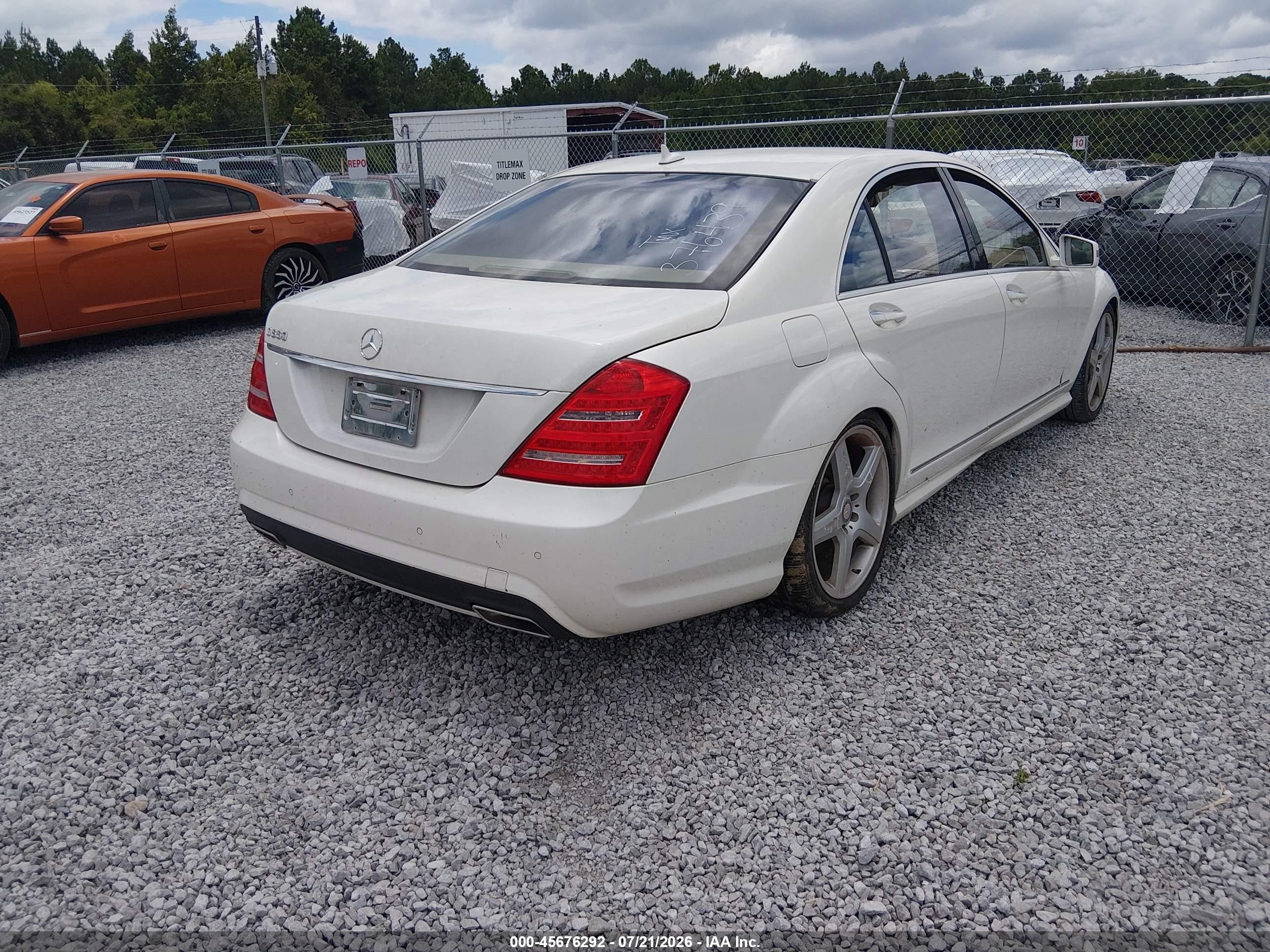 2011 Mercedes-benz S 550   White vin: WDDNG7BB8BA376439