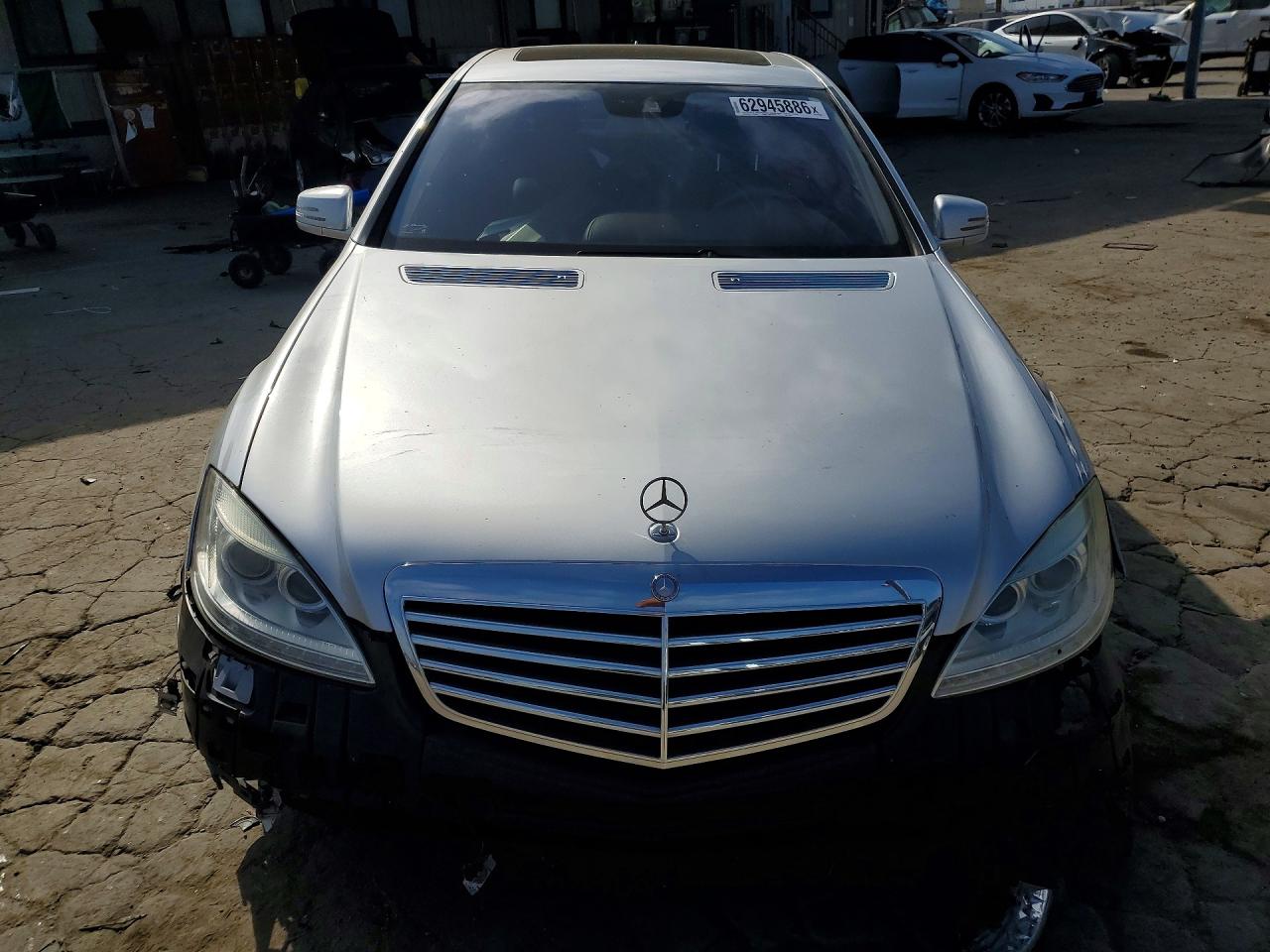 2011 Mercedes-benz S 550 Silver vin: WDDNG7BB8BA386842