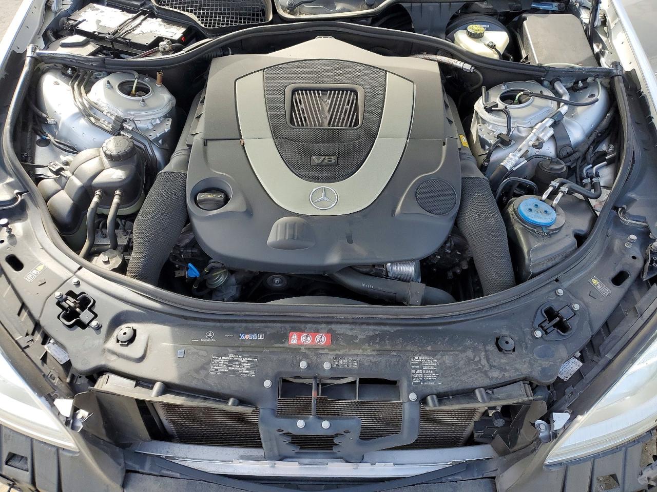 2011 Mercedes-benz S 550 Silver vin: WDDNG7BB8BA386842