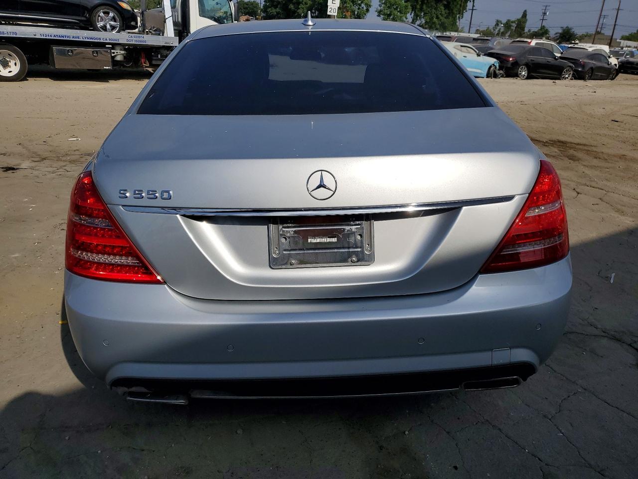 2011 Mercedes-benz S 550 Silver vin: WDDNG7BB8BA386842