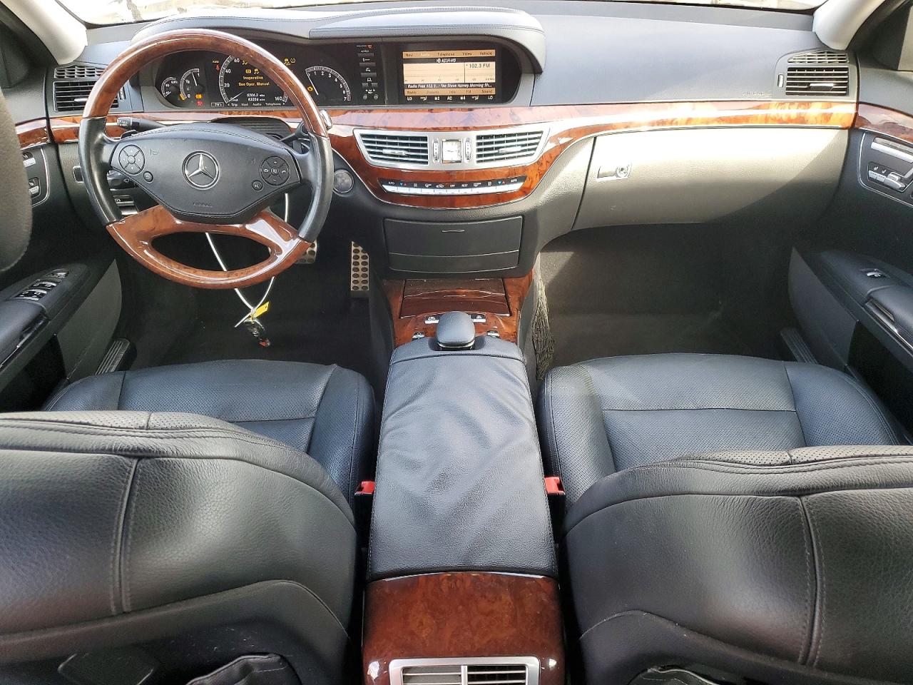 2011 Mercedes-benz S 550 Silver vin: WDDNG7BB8BA386842