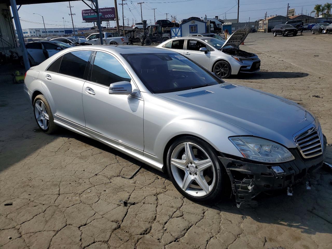 2011 Mercedes-benz S 550 Silver vin: WDDNG7BB8BA386842