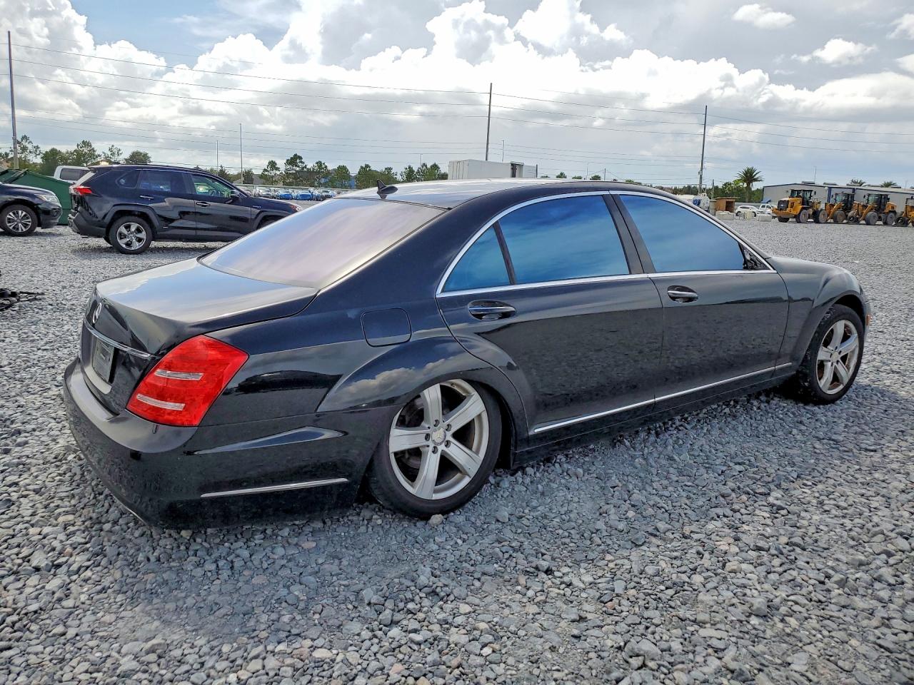 2011 Mercedes-benz S 550 Black vin: WDDNG7BB8BA387926