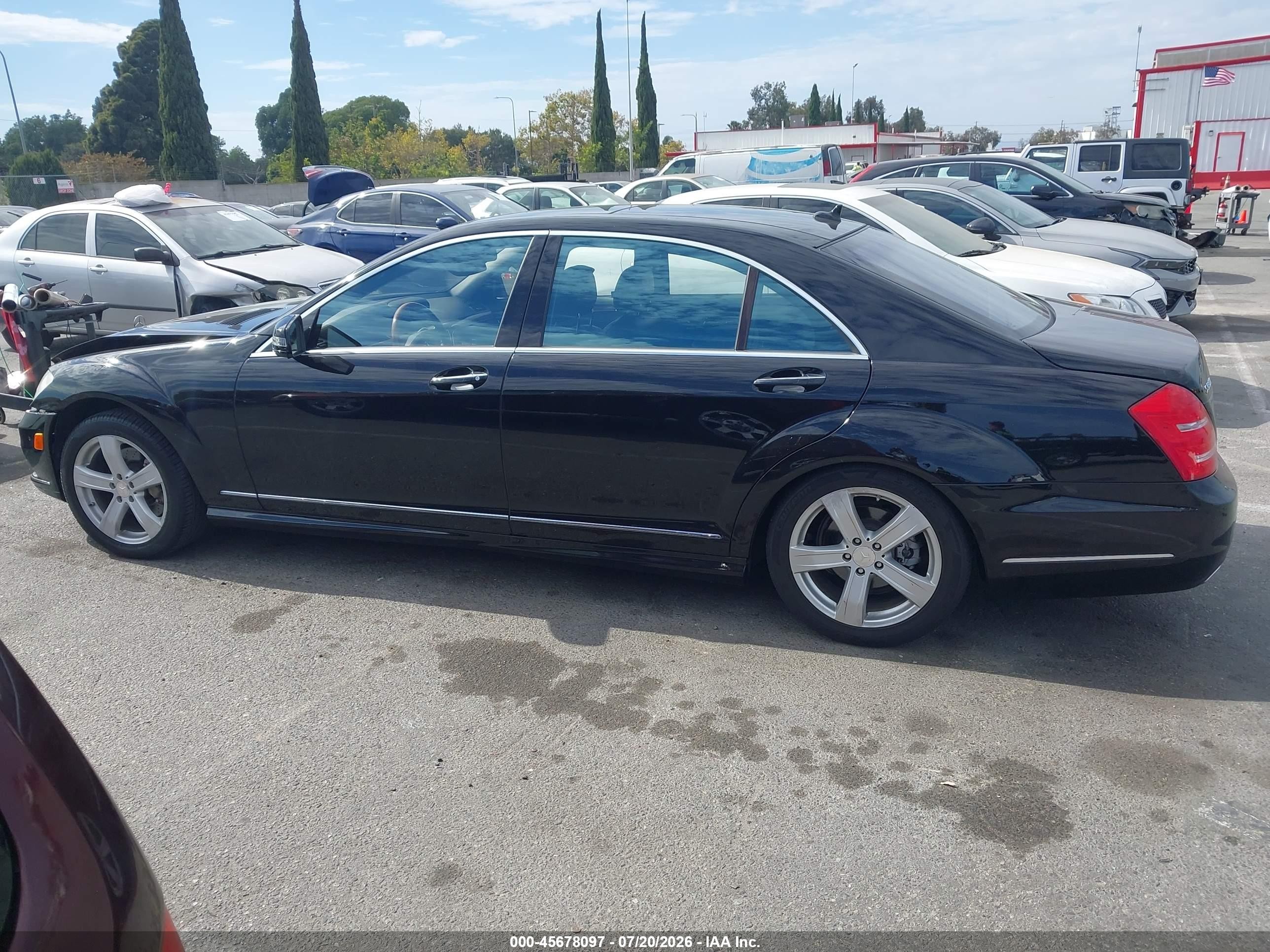 2011 Mercedes-benz S 550   Black vin: WDDNG7BB9BA362811