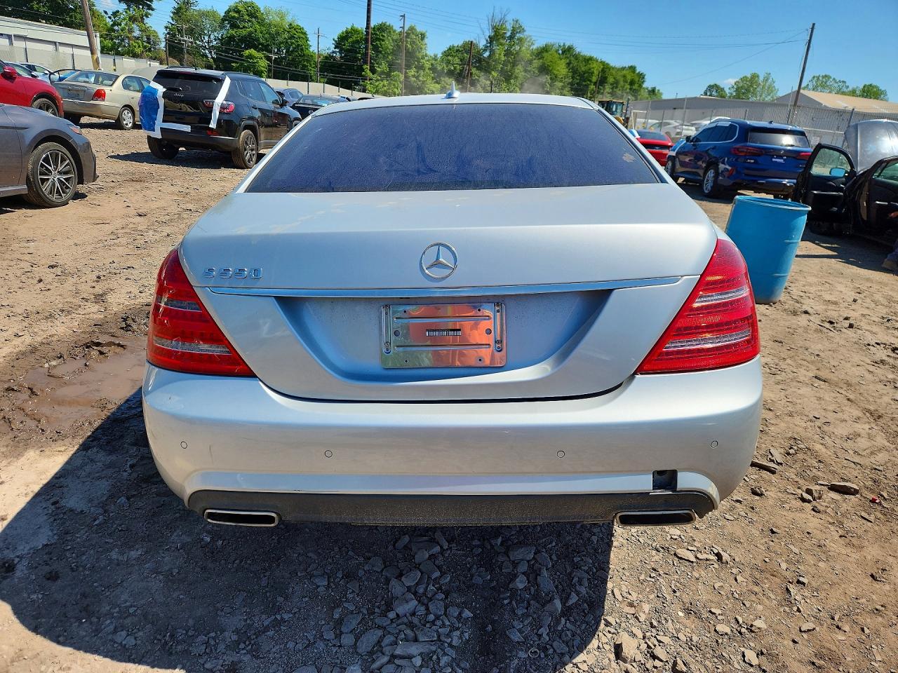 2011 Mercedes-benz S 550 Silver vin: WDDNG7BB9BA368916