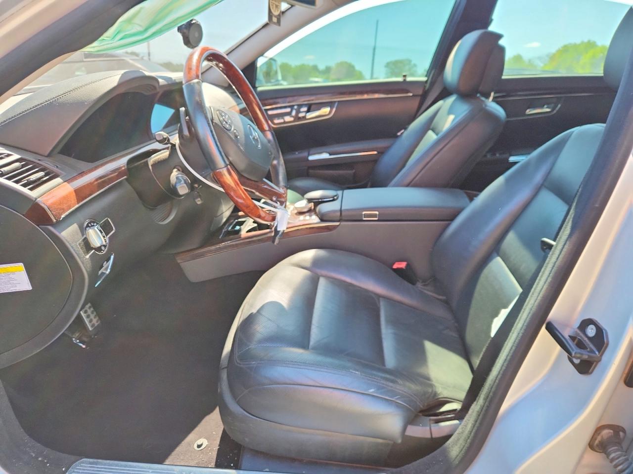 2011 Mercedes-benz S 550 Silver vin: WDDNG7BB9BA368916