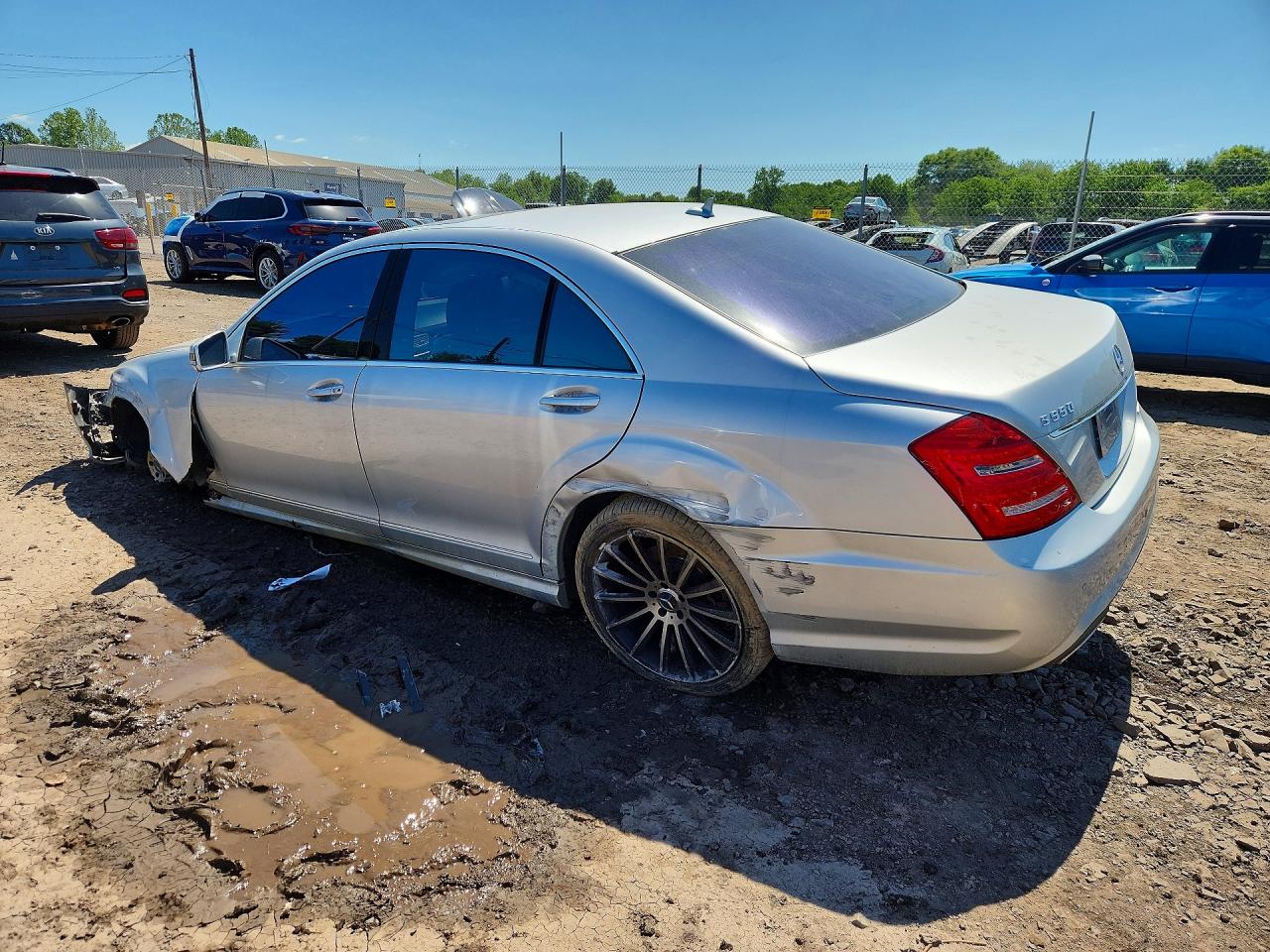 2011 Mercedes-benz S 550 Silver vin: WDDNG7BB9BA368916
