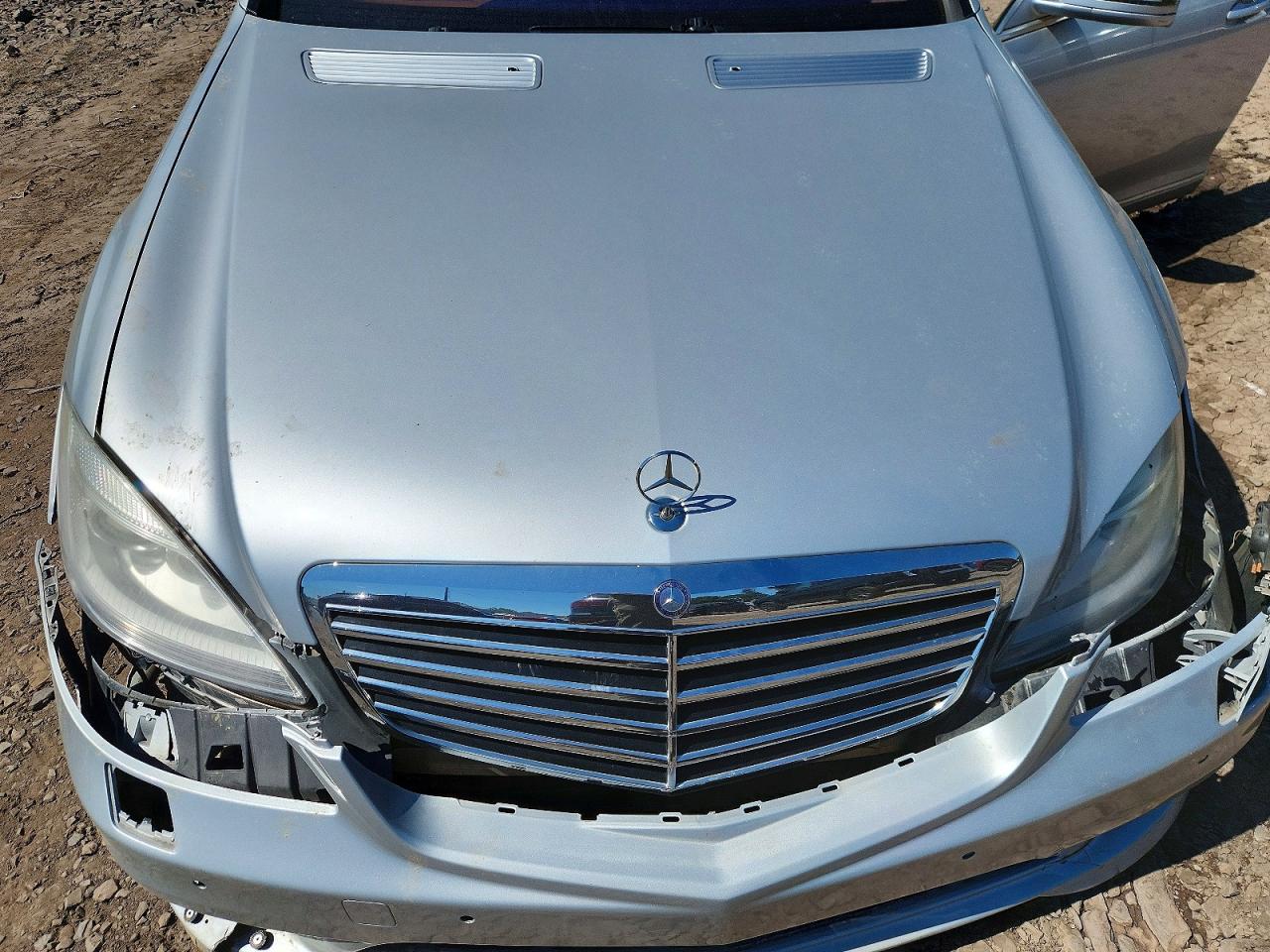 2011 Mercedes-benz S 550 Silver vin: WDDNG7BB9BA368916