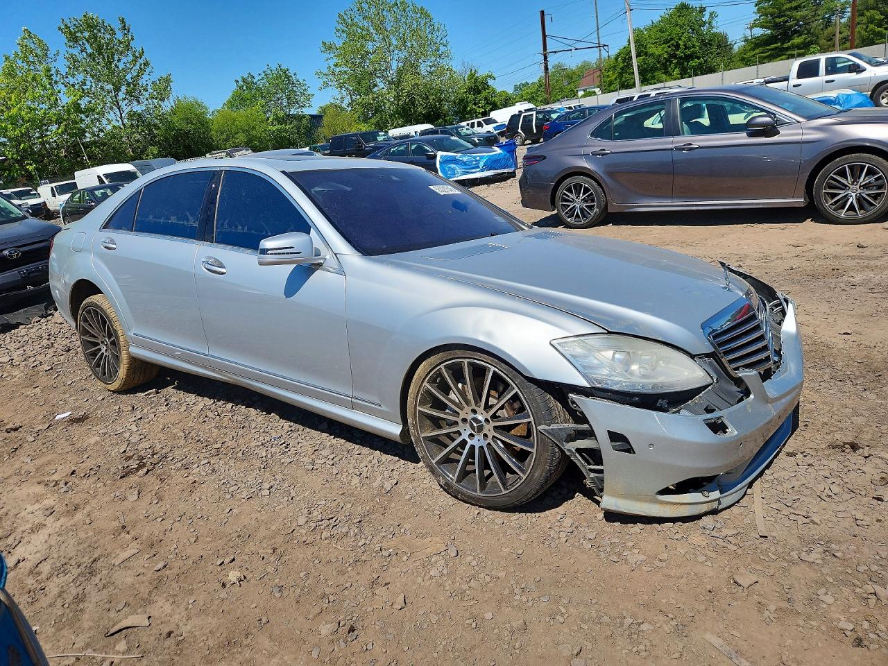 2011 Mercedes-benz S 550 Silver vin: WDDNG7BB9BA368916