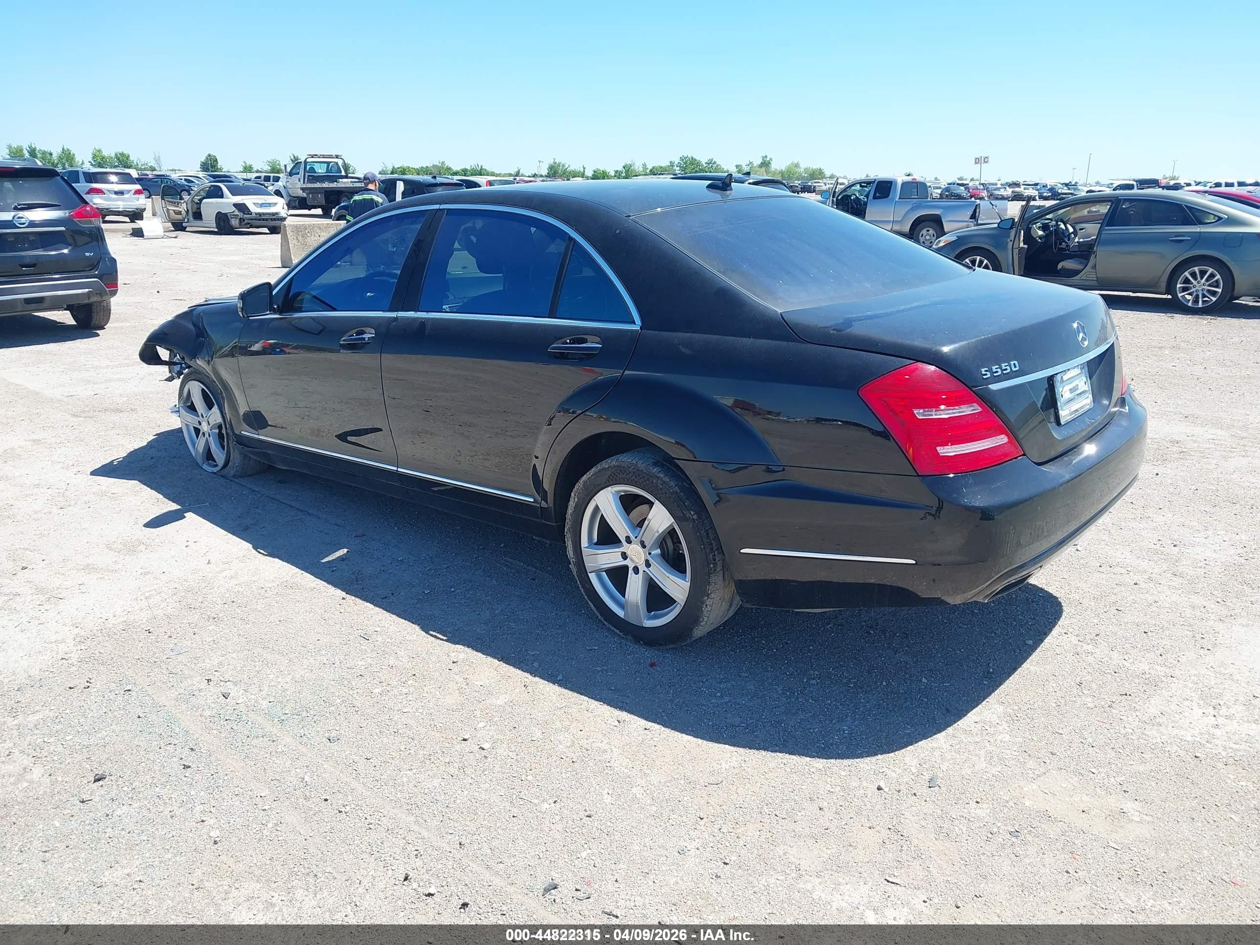 2011 Mercedes-benz S 550   Черный vin: WDDNG7BB9BA386879