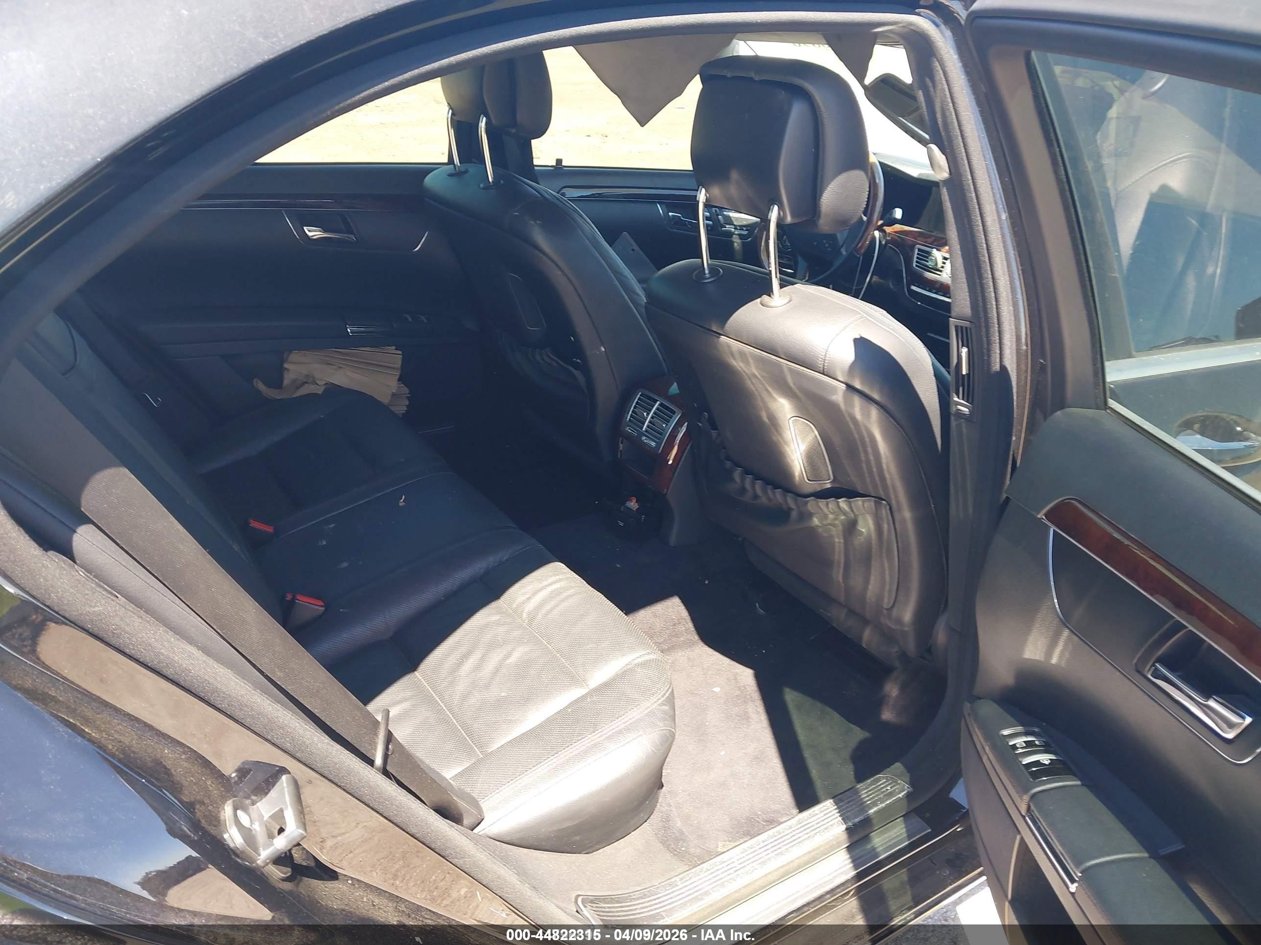2011 Mercedes-benz S 550   Черный vin: WDDNG7BB9BA386879