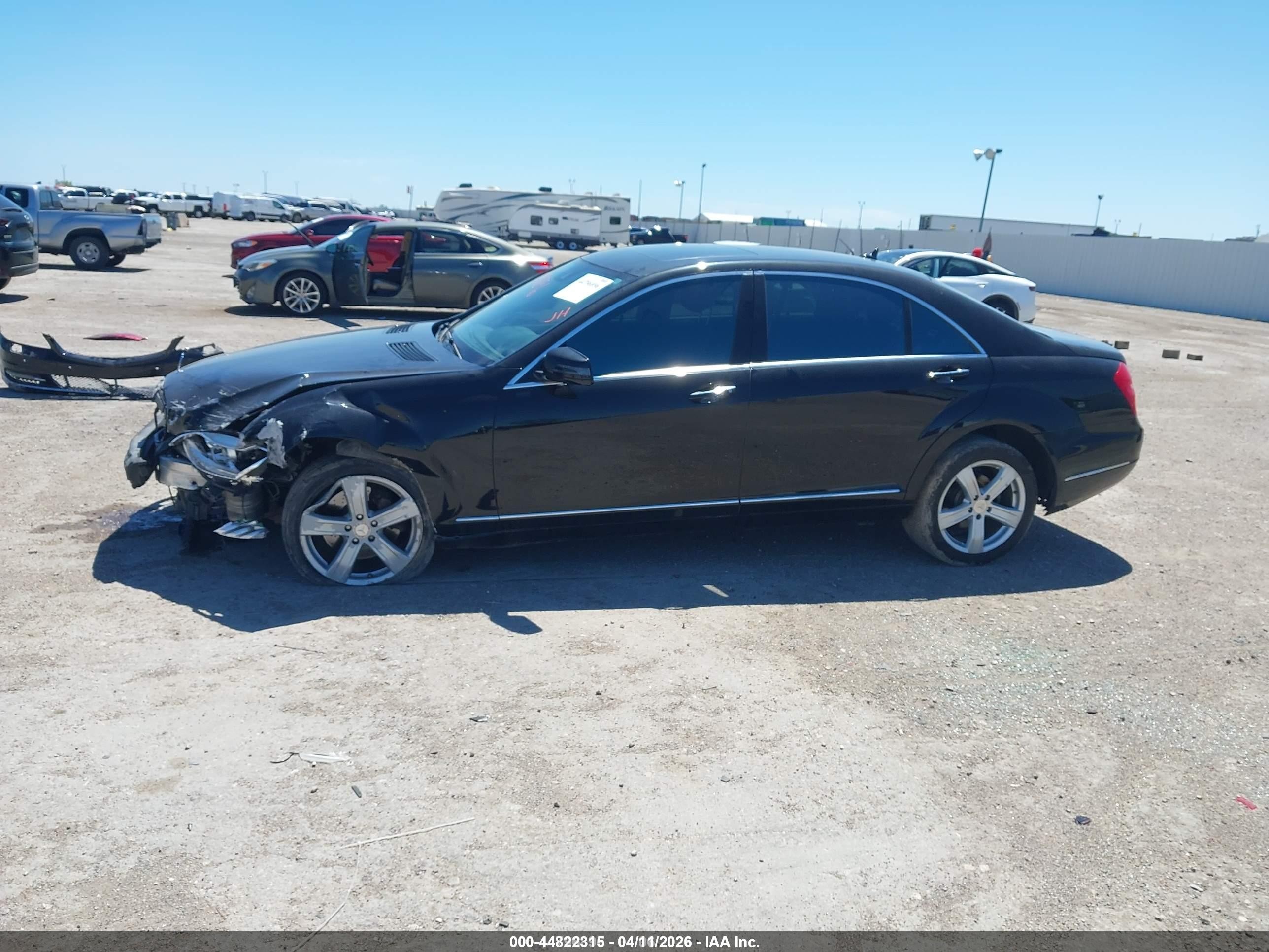 2011 Mercedes-benz S 550   Черный vin: WDDNG7BB9BA386879
