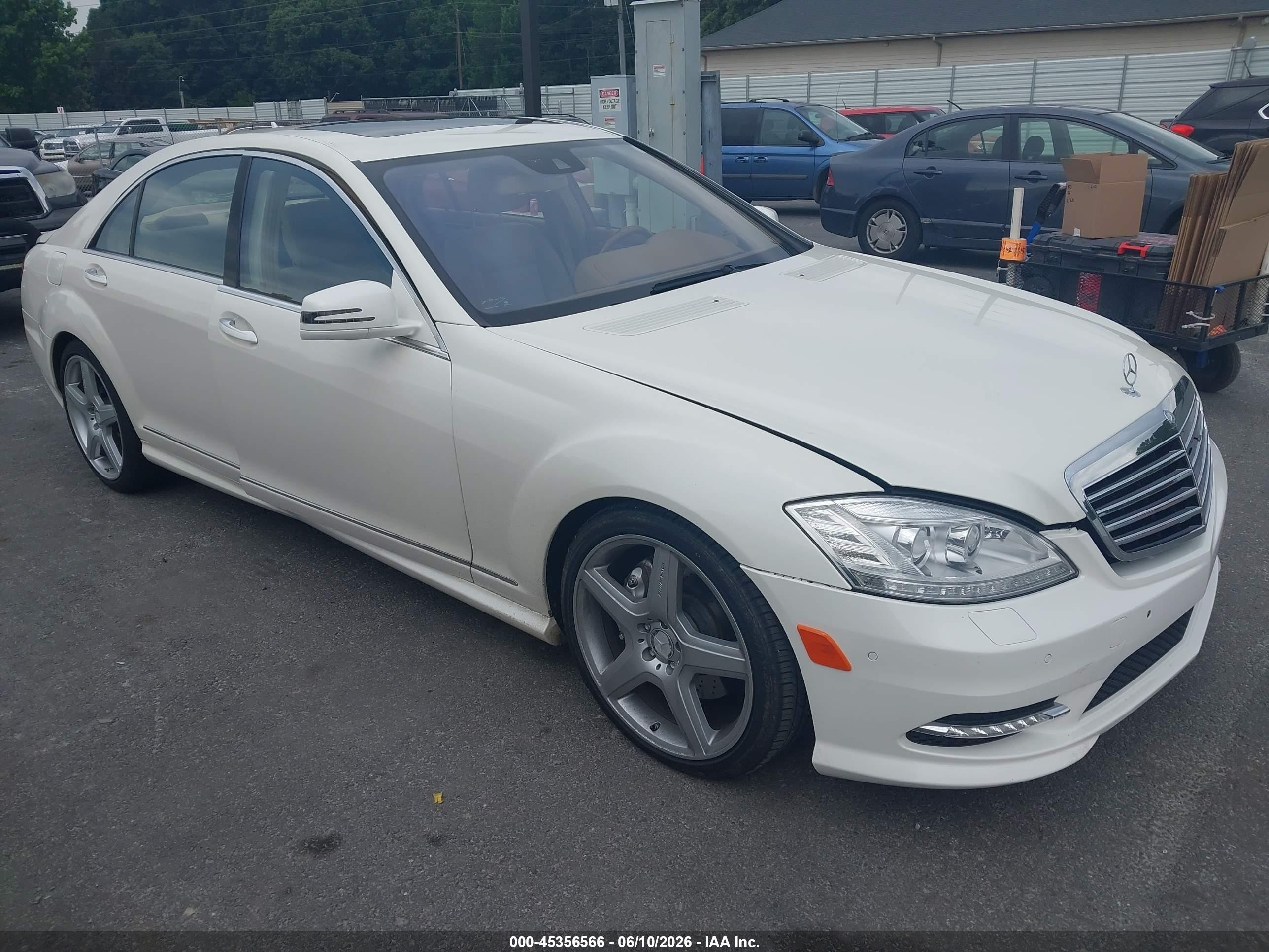 2011 Mercedes-benz S 550 Cream vin: WDDNG7BB9BA402059