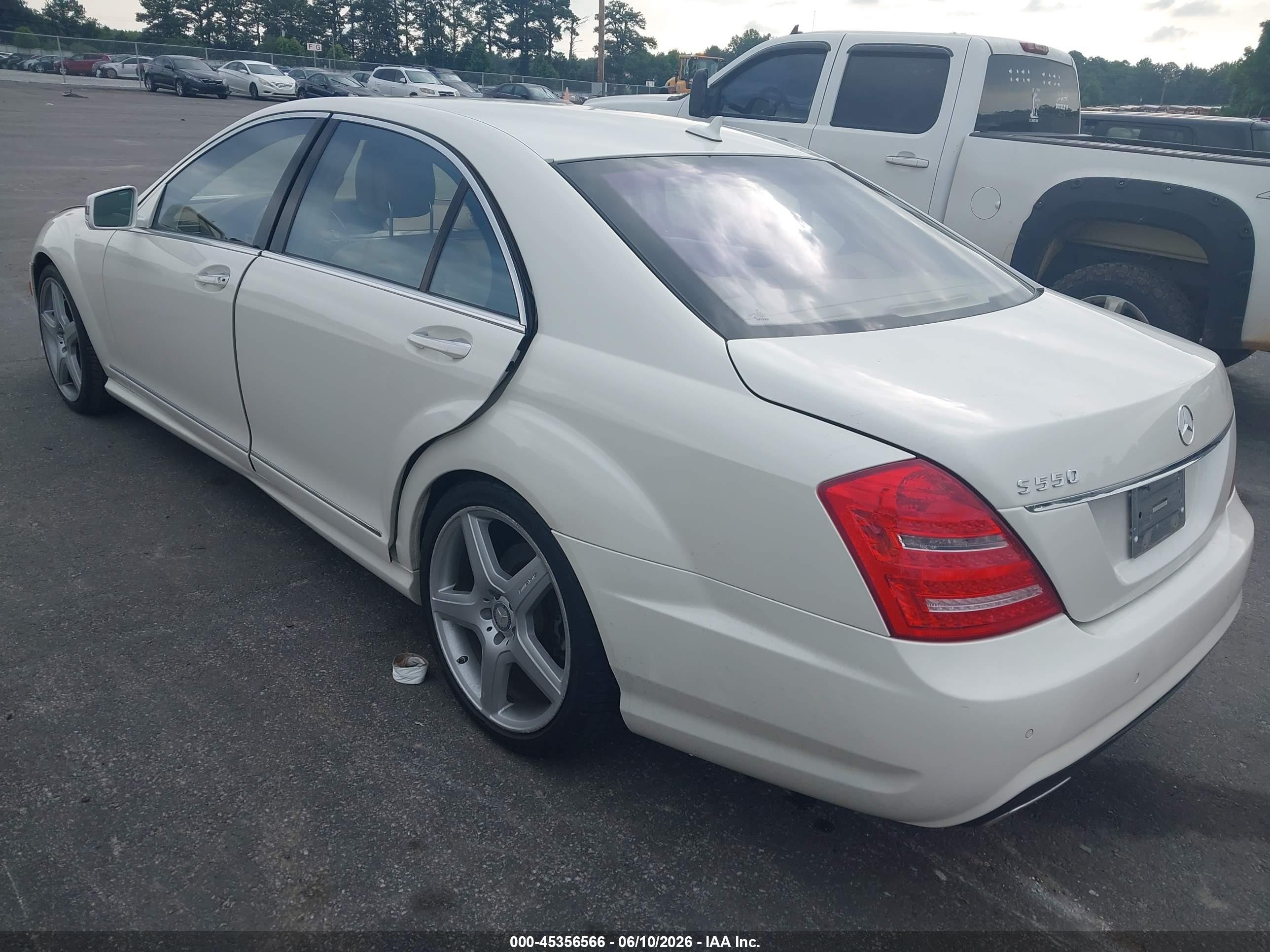 2011 Mercedes-benz S 550 Cream vin: WDDNG7BB9BA402059