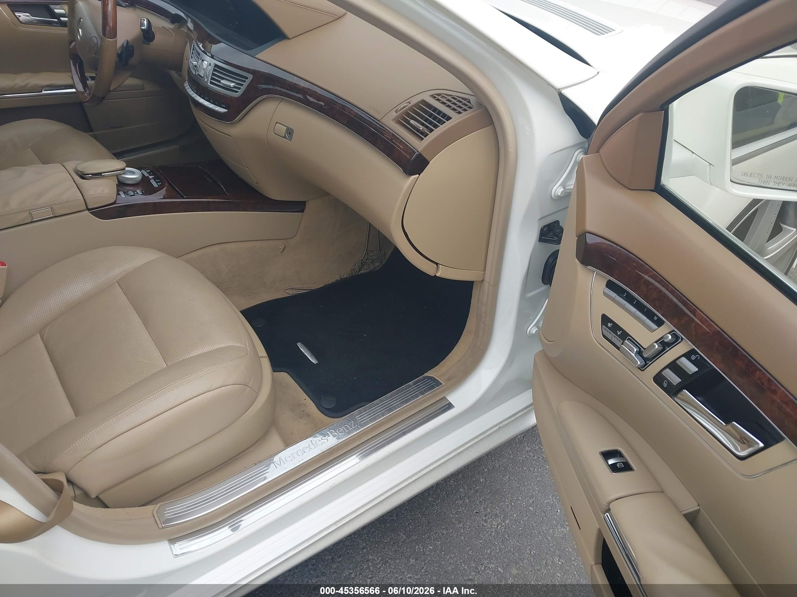 2011 Mercedes-benz S 550 Cream vin: WDDNG7BB9BA402059