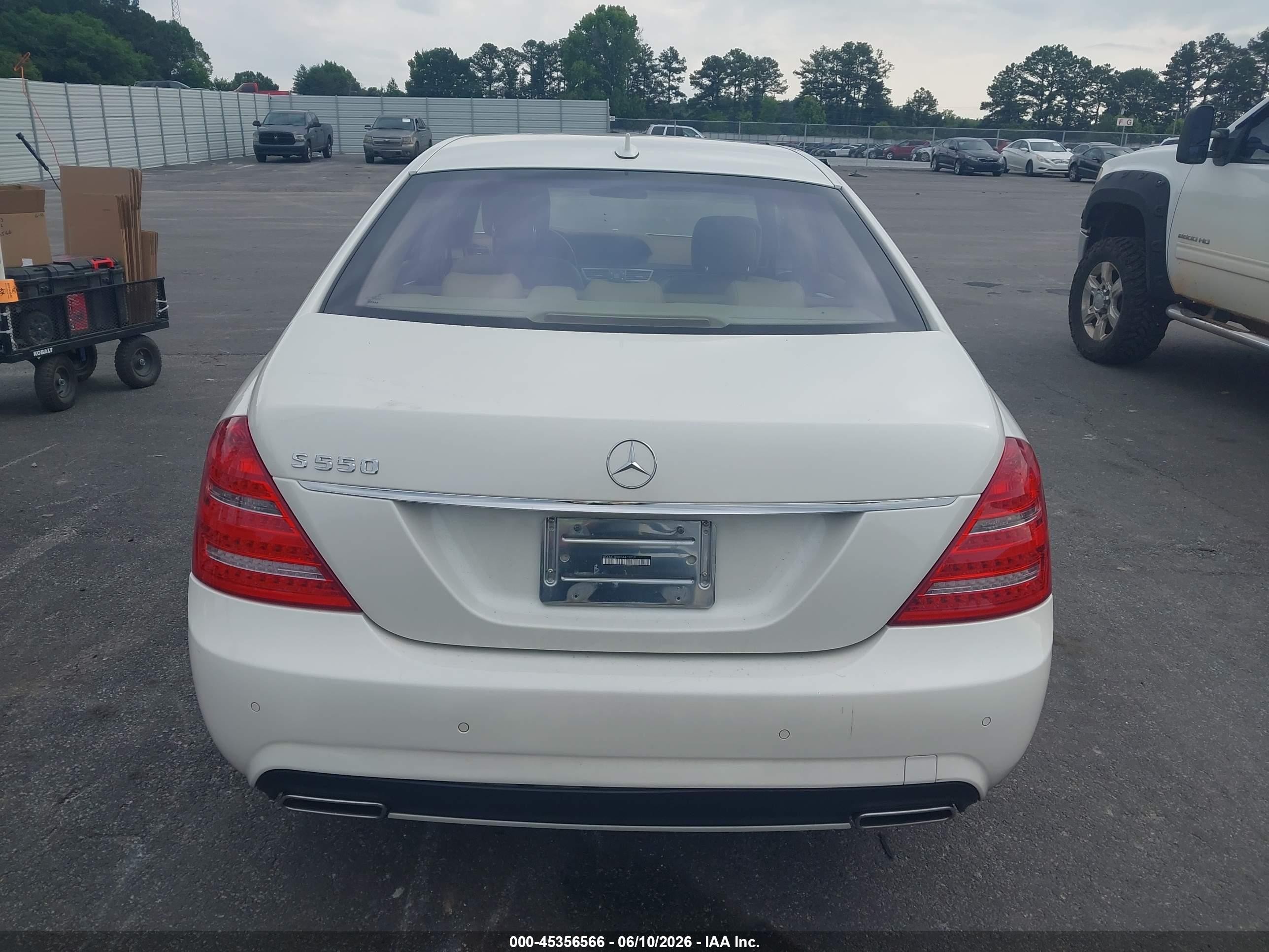 2011 Mercedes-benz S 550 Cream vin: WDDNG7BB9BA402059