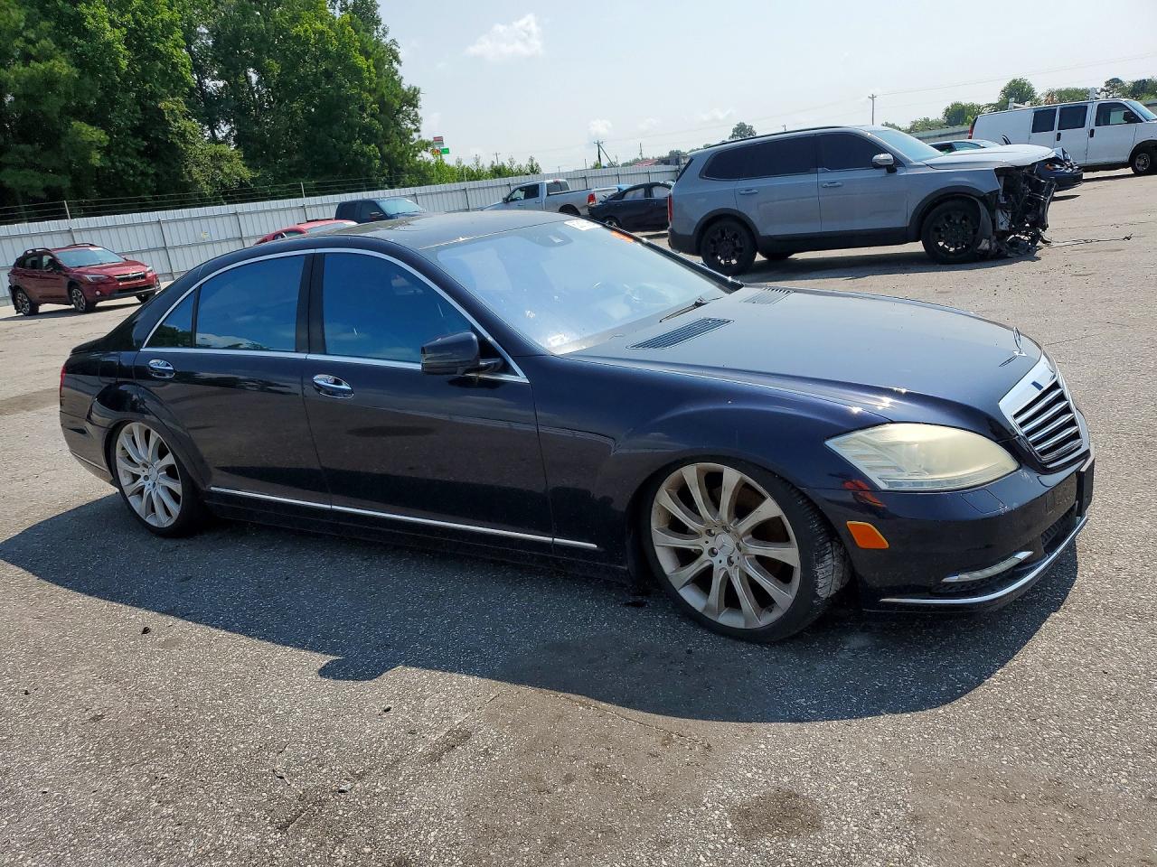 2011 Mercedes-benz S 550 Blue vin: WDDNG7BB9BA407083